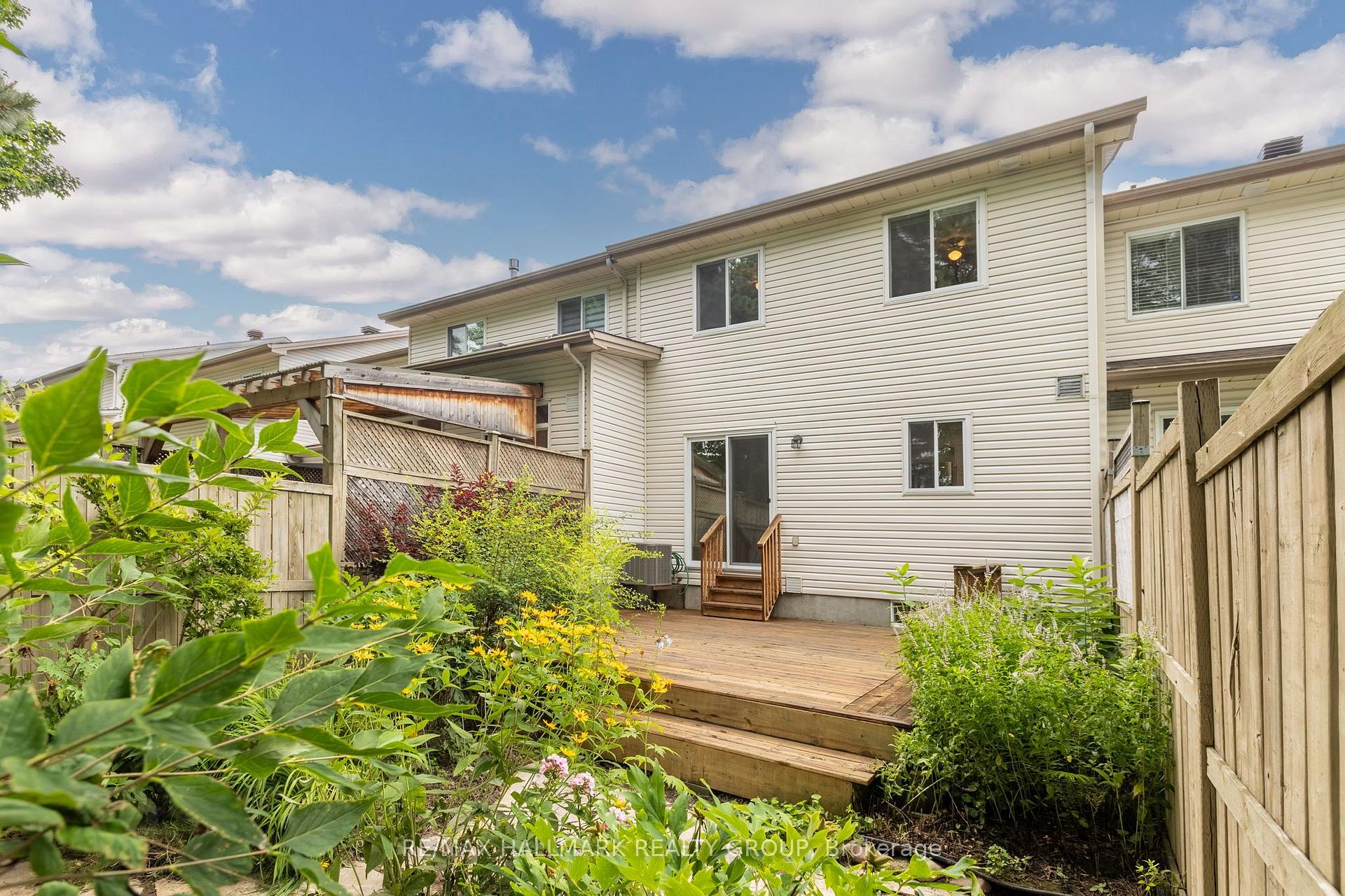 Photo 39 of 146 College Circle, Ottawa, Castle Heights — HOMEH