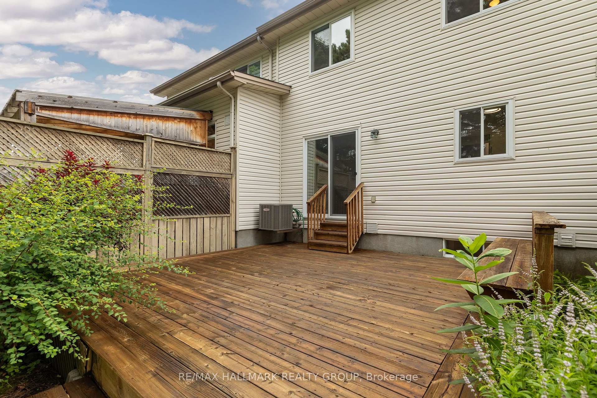 Photo 40 of 146 College Circle, Ottawa, Castle Heights — HOMEH