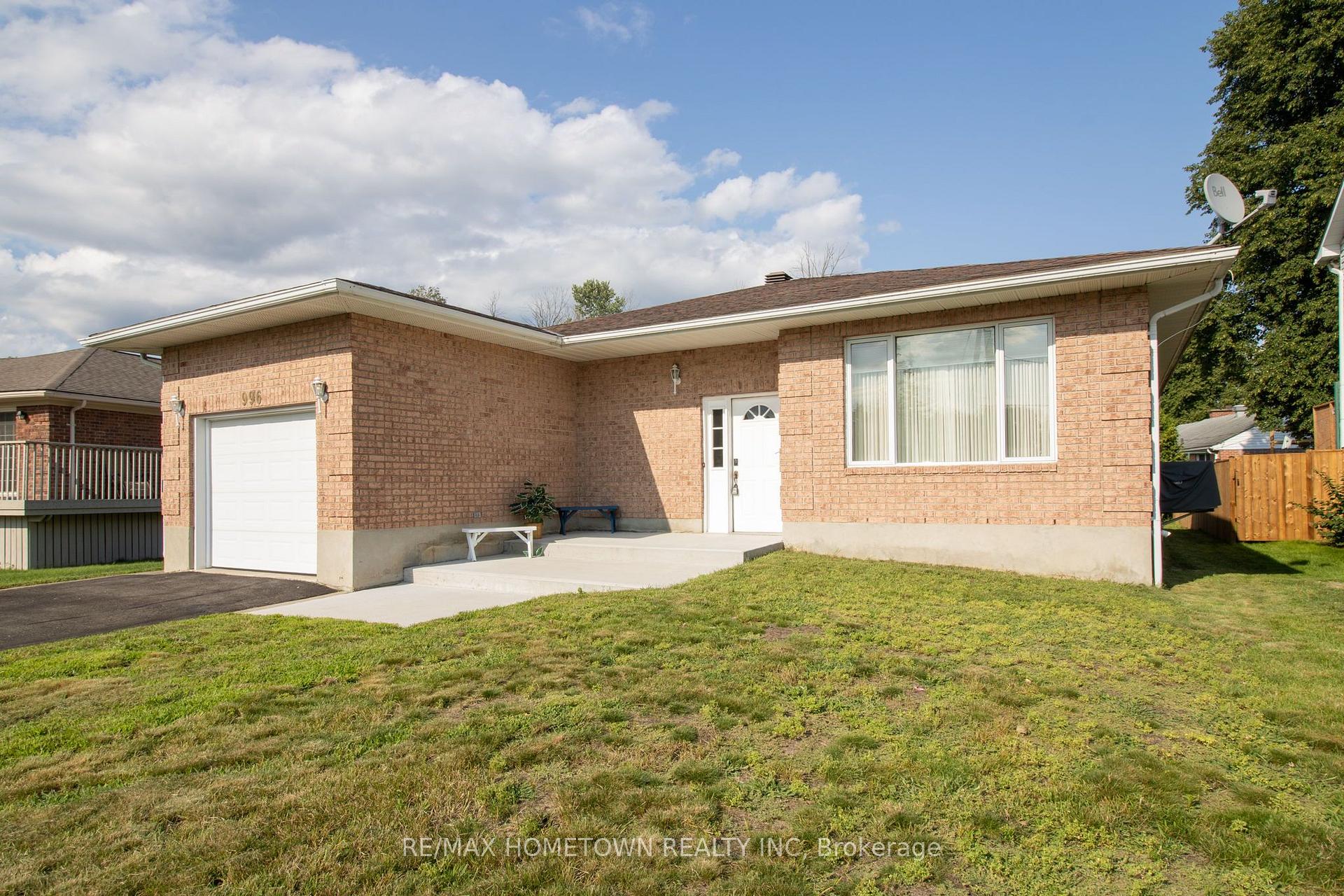 Photo 2 of 996 Massie Drive, Prescott, Prescott — HOMEH