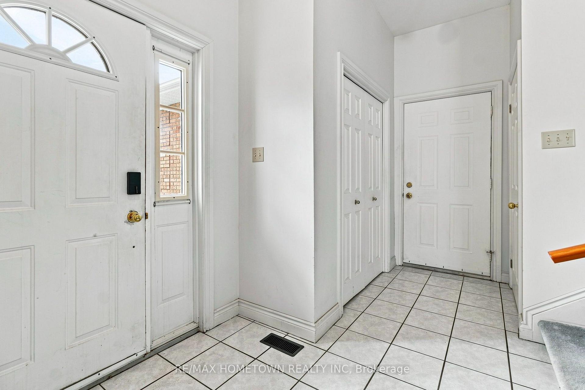 Photo 4 of 996 Massie Drive, Prescott, Prescott — HOMEH