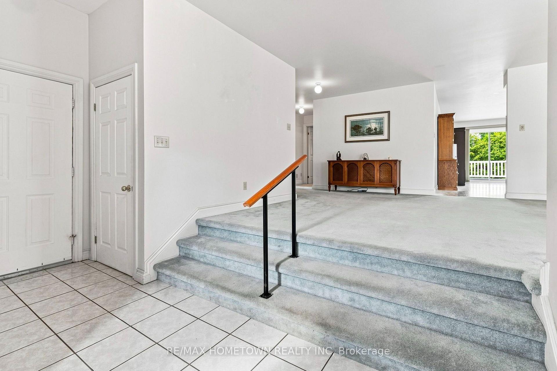 Photo 5 of 996 Massie Drive, Prescott, Prescott — HOMEH
