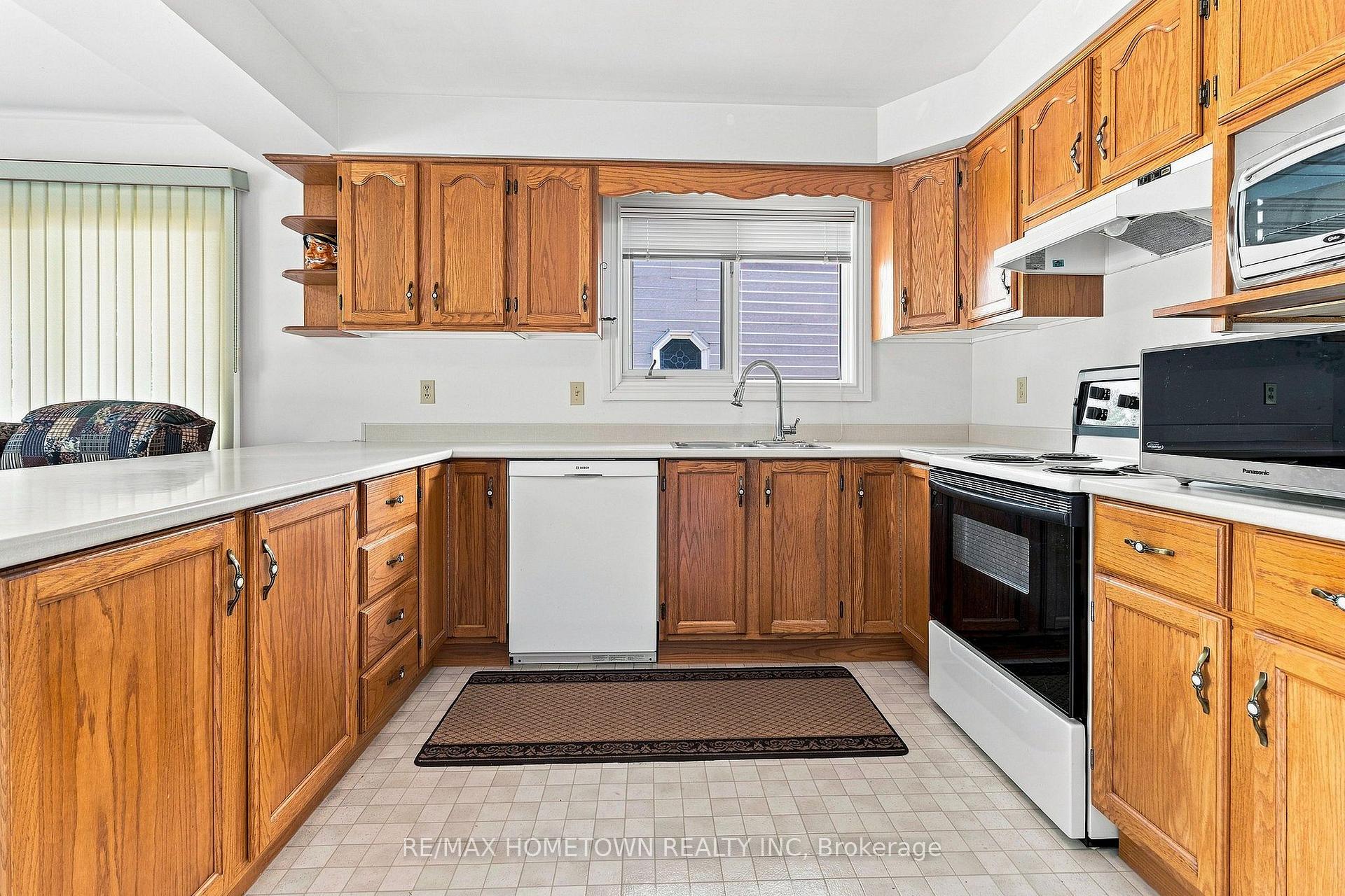 Photo 12 of 996 Massie Drive, Prescott, Prescott — HOMEH