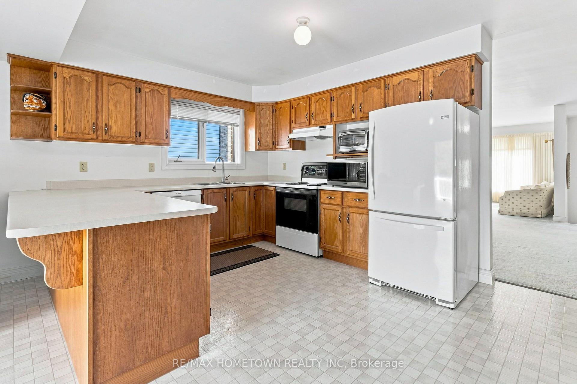 Photo 13 of 996 Massie Drive, Prescott, Prescott — HOMEH