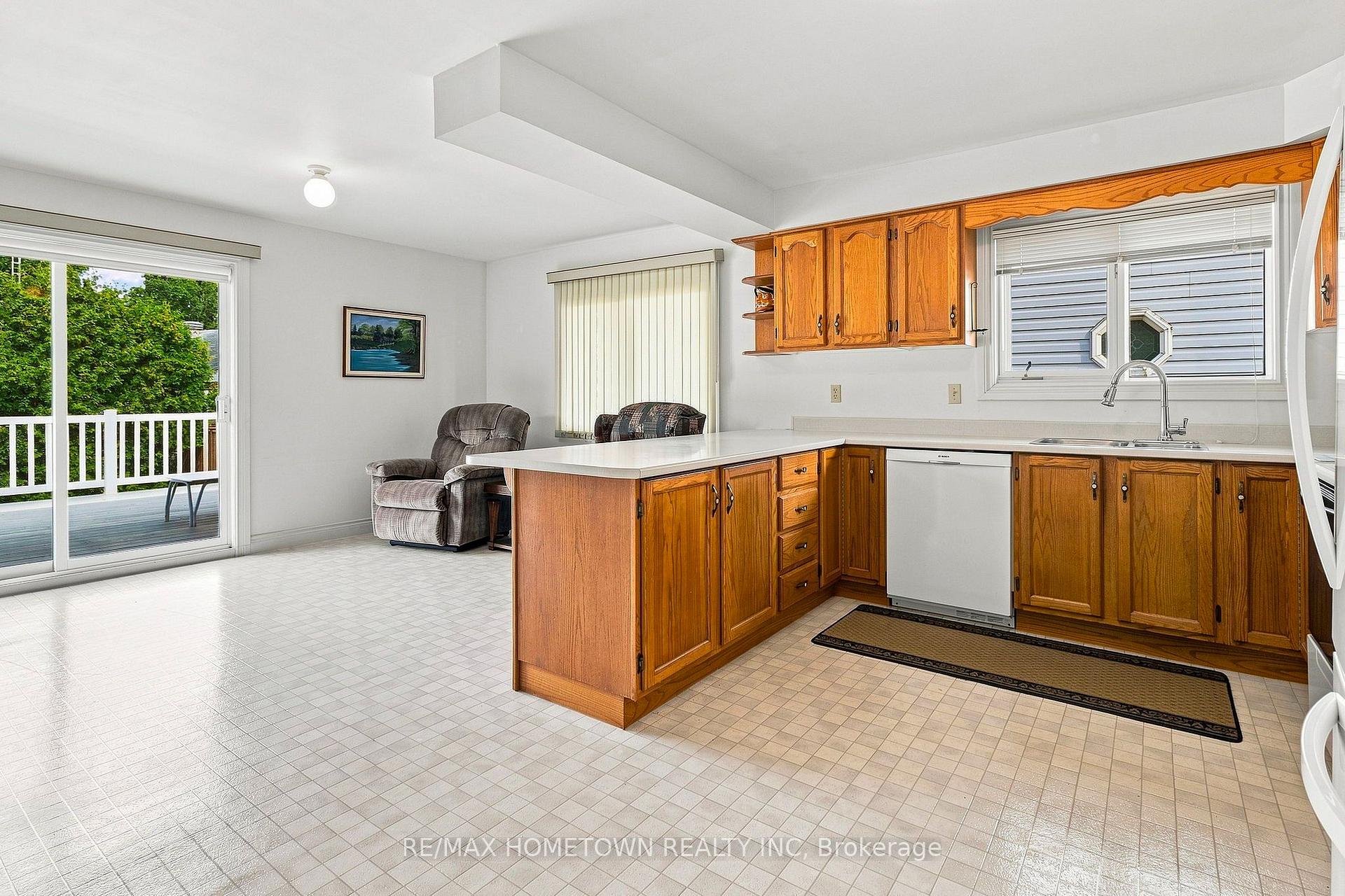 Photo 14 of 996 Massie Drive, Prescott, Prescott — HOMEH