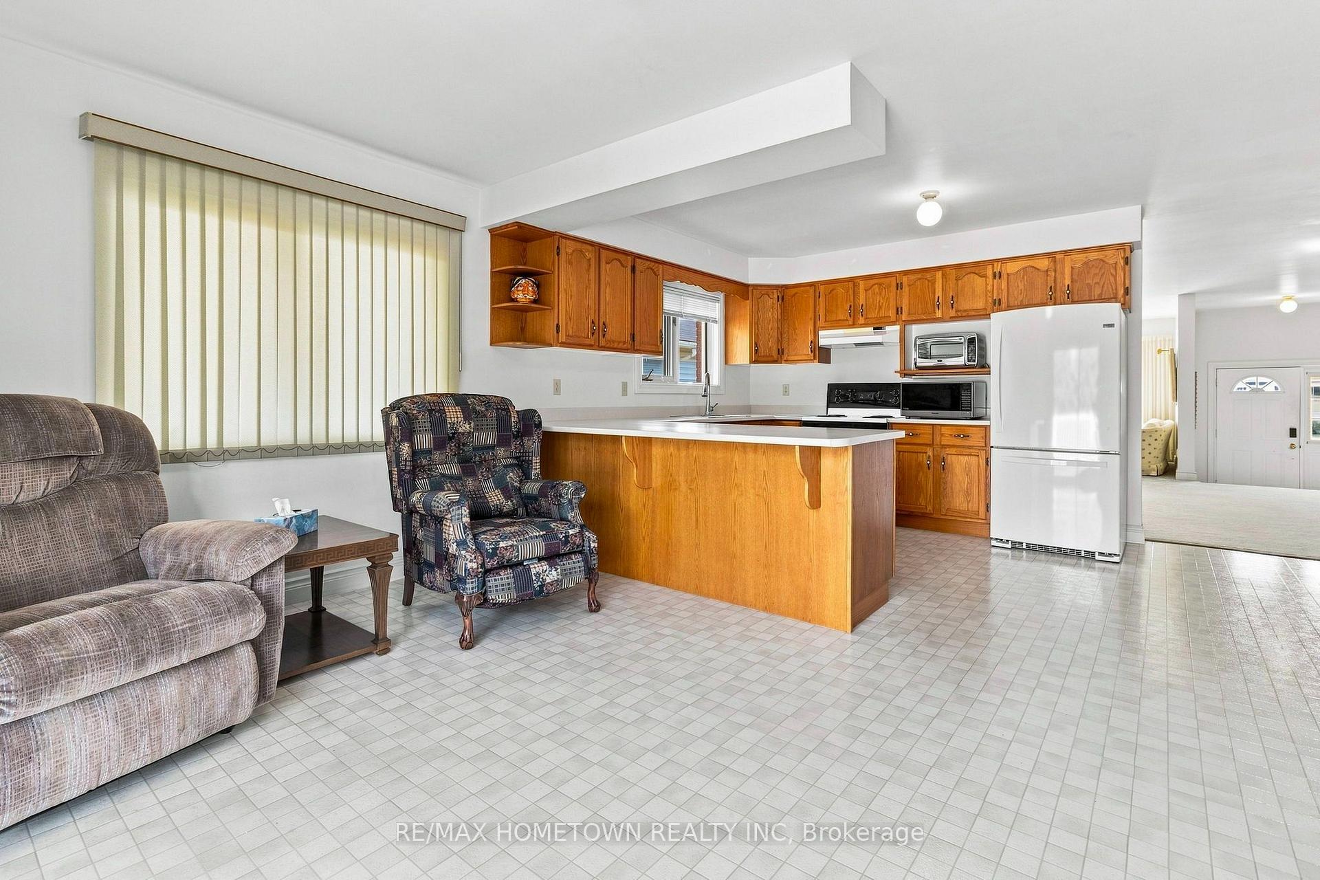 Photo 15 of 996 Massie Drive, Prescott, Prescott — HOMEH