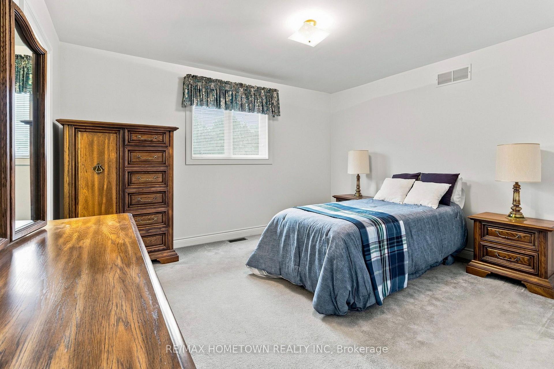 Photo 17 of 996 Massie Drive, Prescott, Prescott — HOMEH