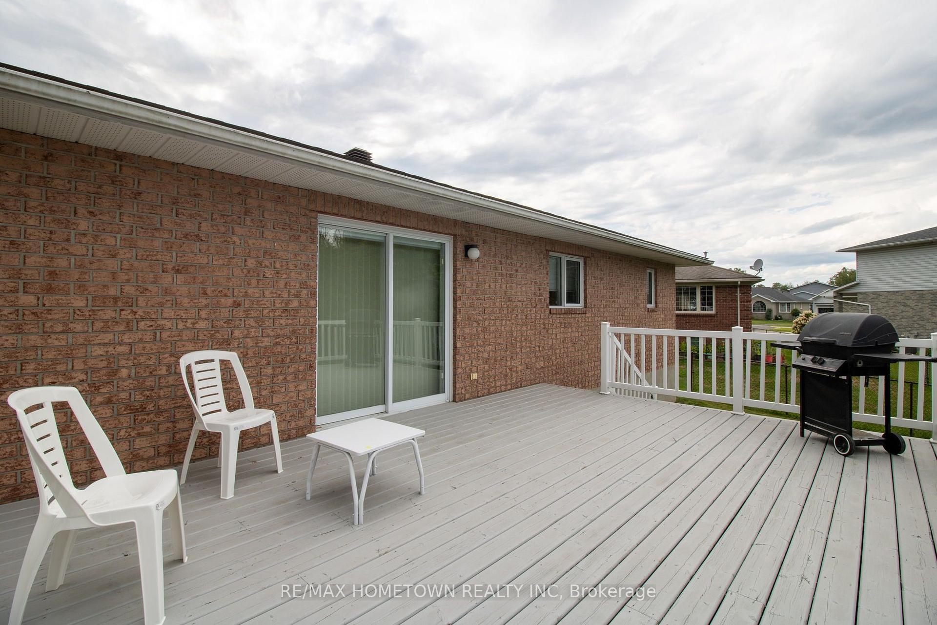 Photo 27 of 996 Massie Drive, Prescott, Prescott — HOMEH