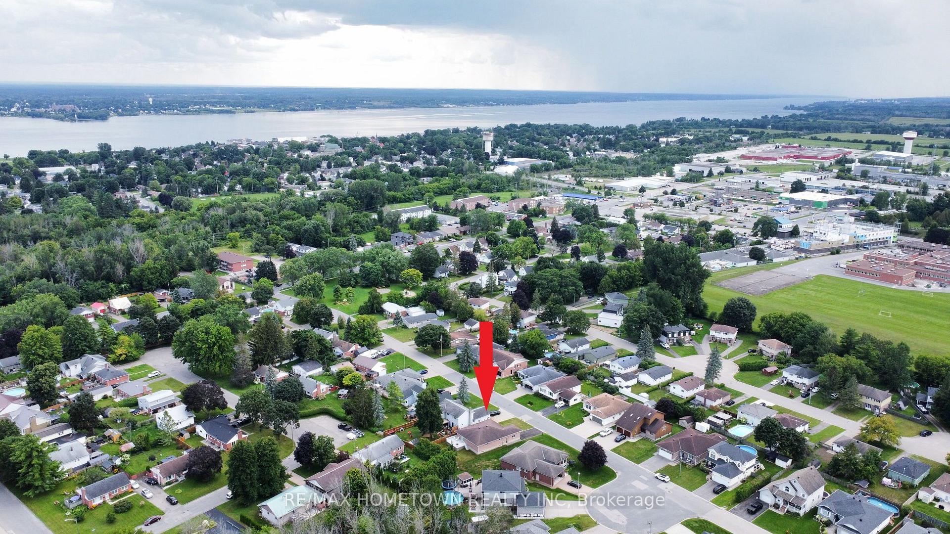 Photo 32 of 996 Massie Drive, Prescott, Prescott — HOMEH