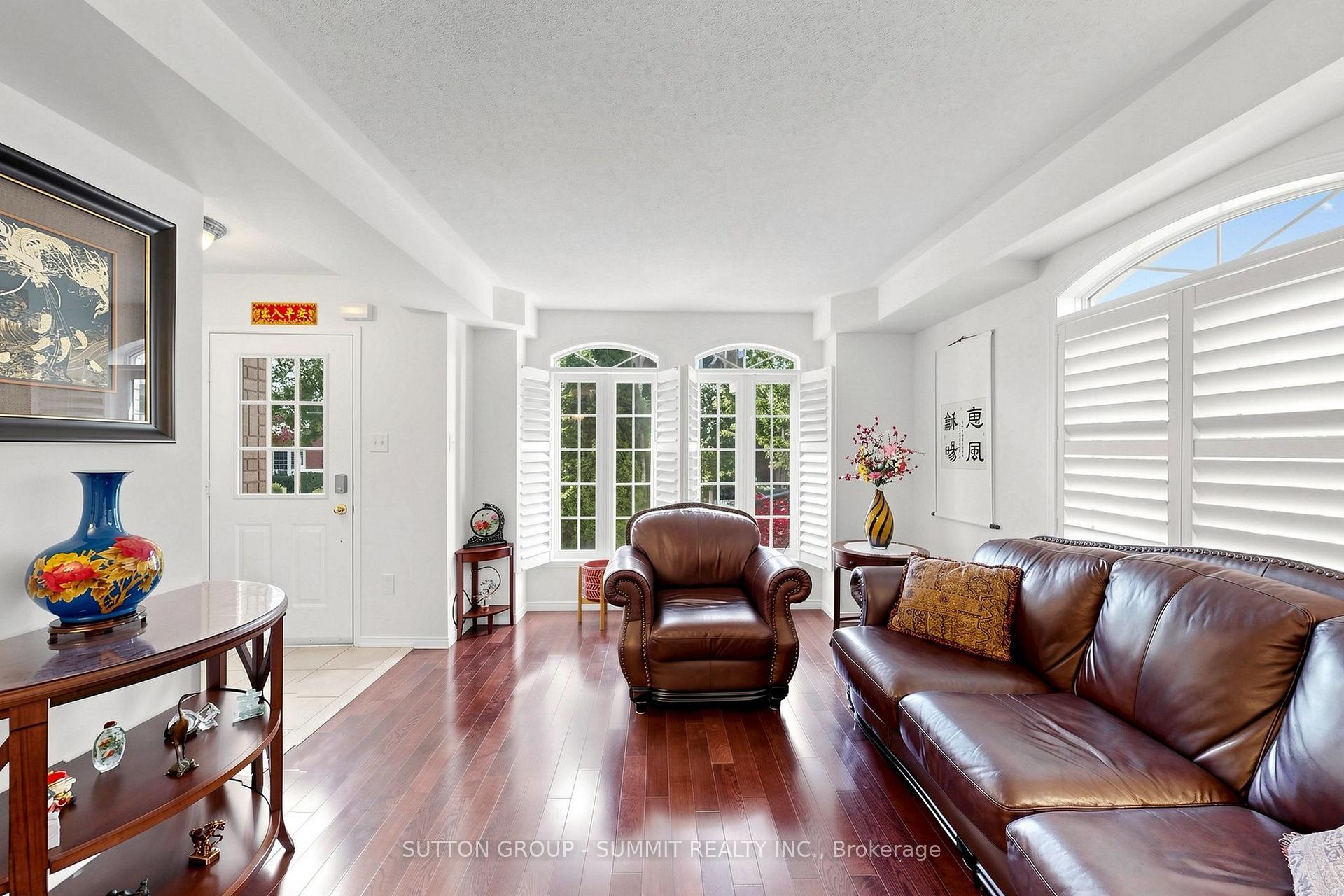 Photo 4 of 141 Gatwick Drive, Oakville, River Oaks — HOMEH