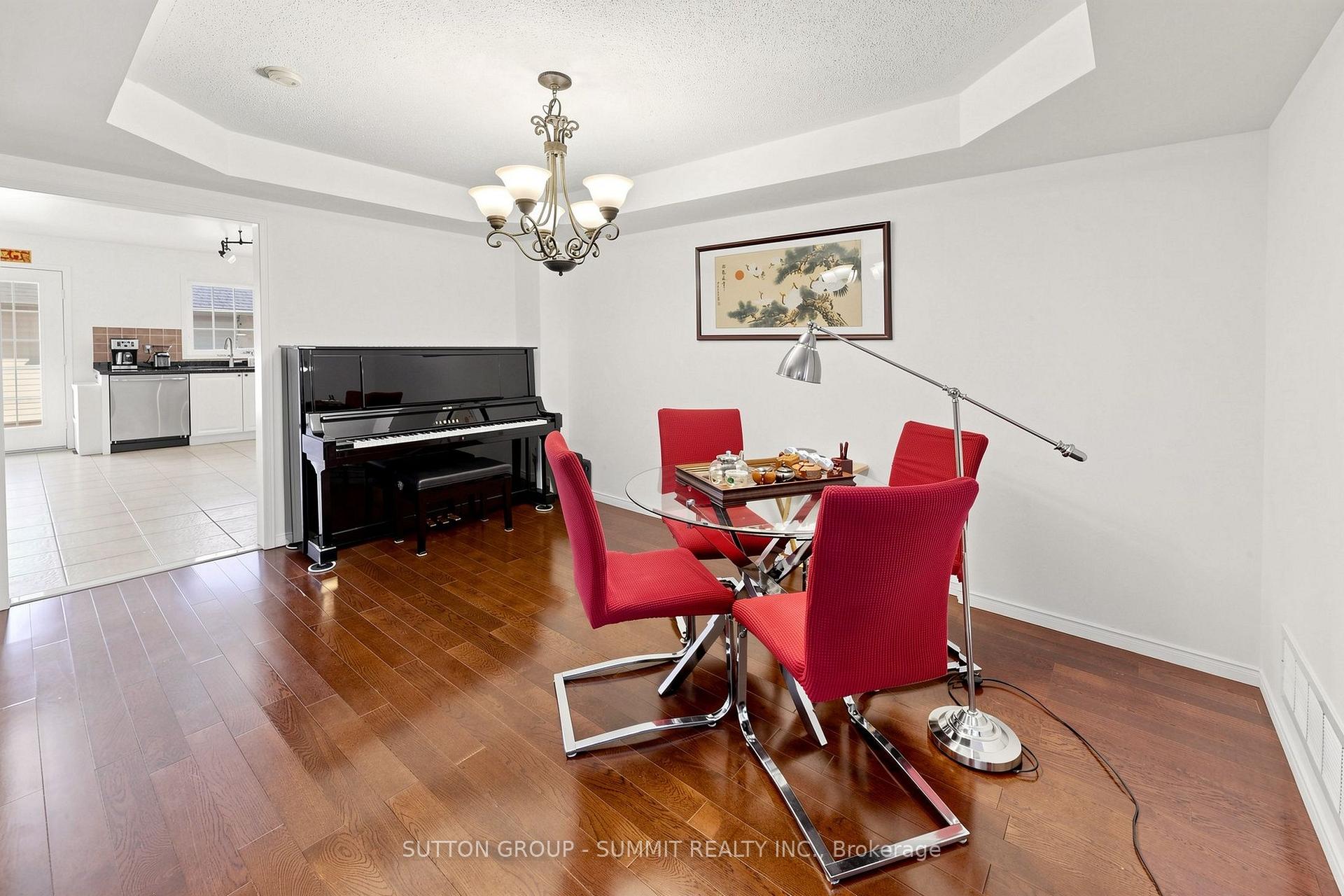 Photo 5 of 141 Gatwick Drive, Oakville, River Oaks — HOMEH