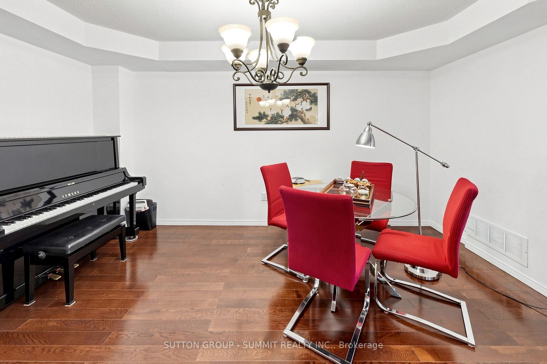 Photo 6 of 141 Gatwick Drive, Oakville, River Oaks — HOMEH