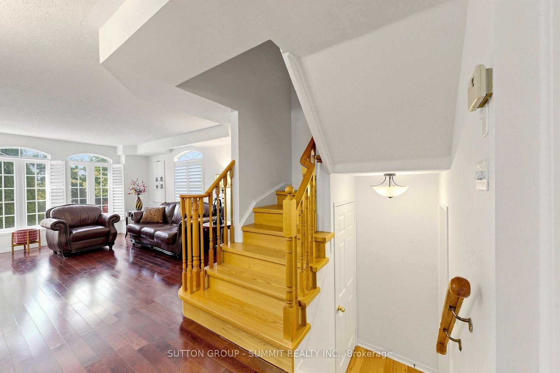 Photo 7 of 141 Gatwick Drive, Oakville, River Oaks — HOMEH