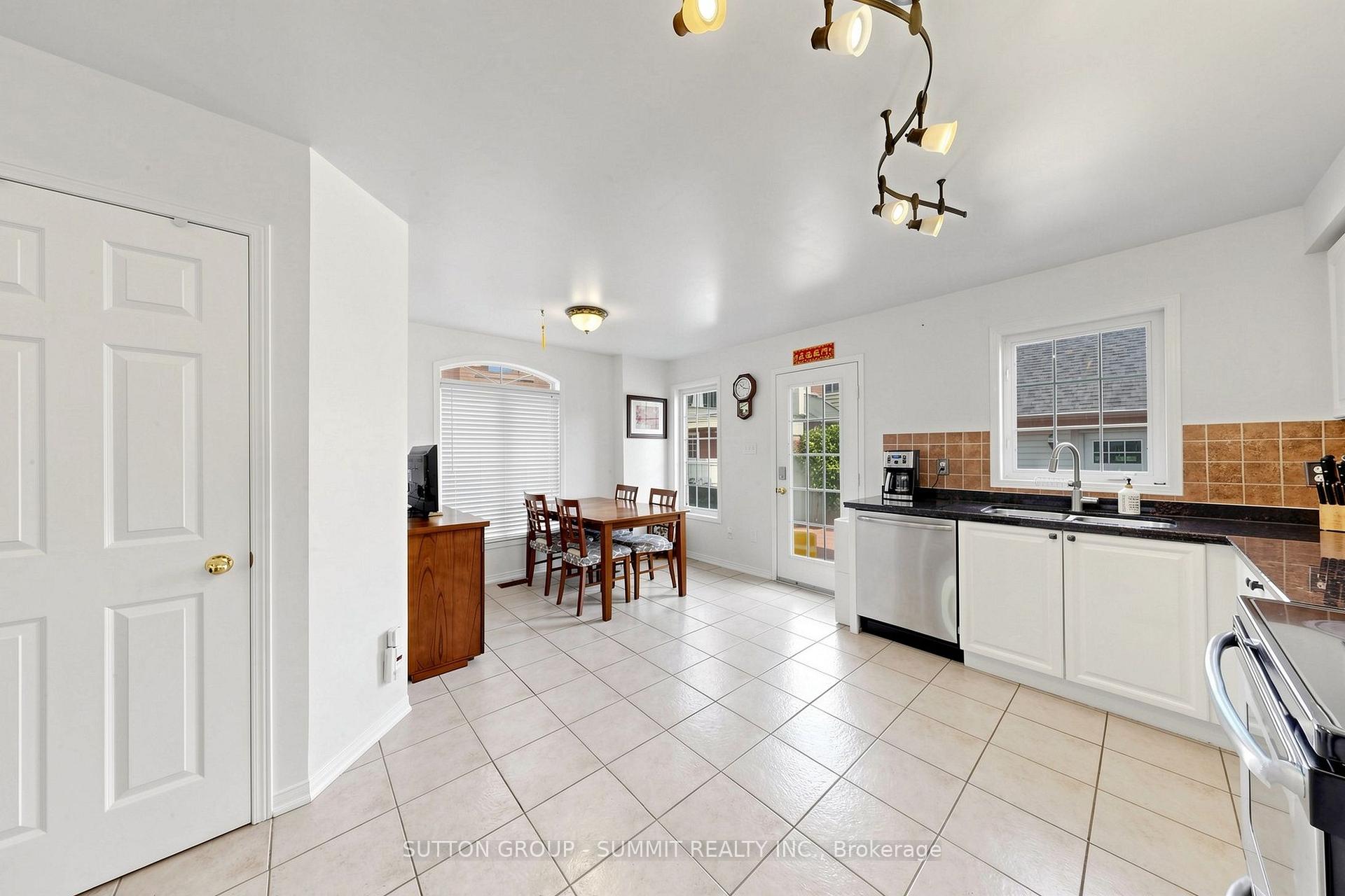 Photo 11 of 141 Gatwick Drive, Oakville, River Oaks — HOMEH