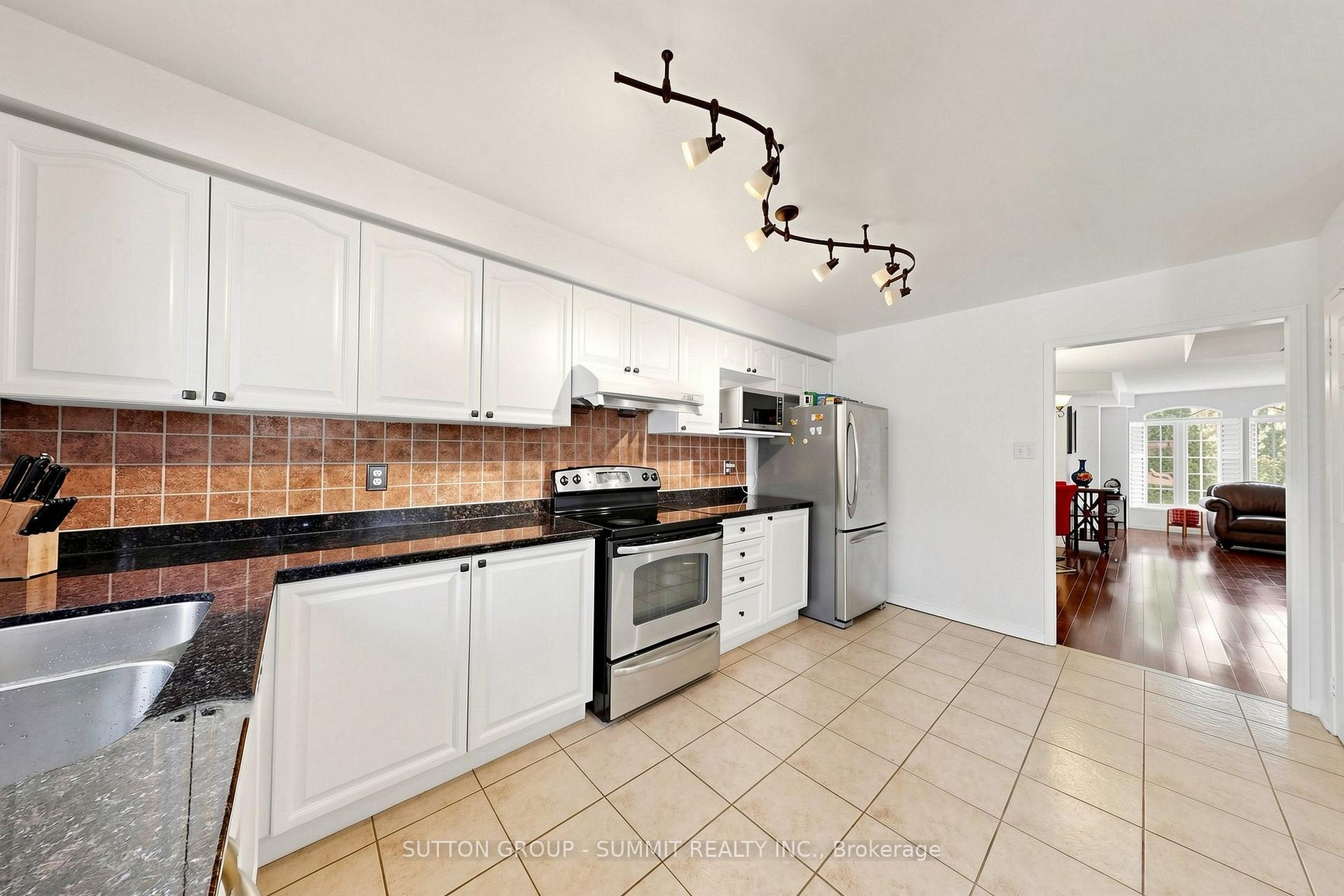 Photo 12 of 141 Gatwick Drive, Oakville, River Oaks — HOMEH