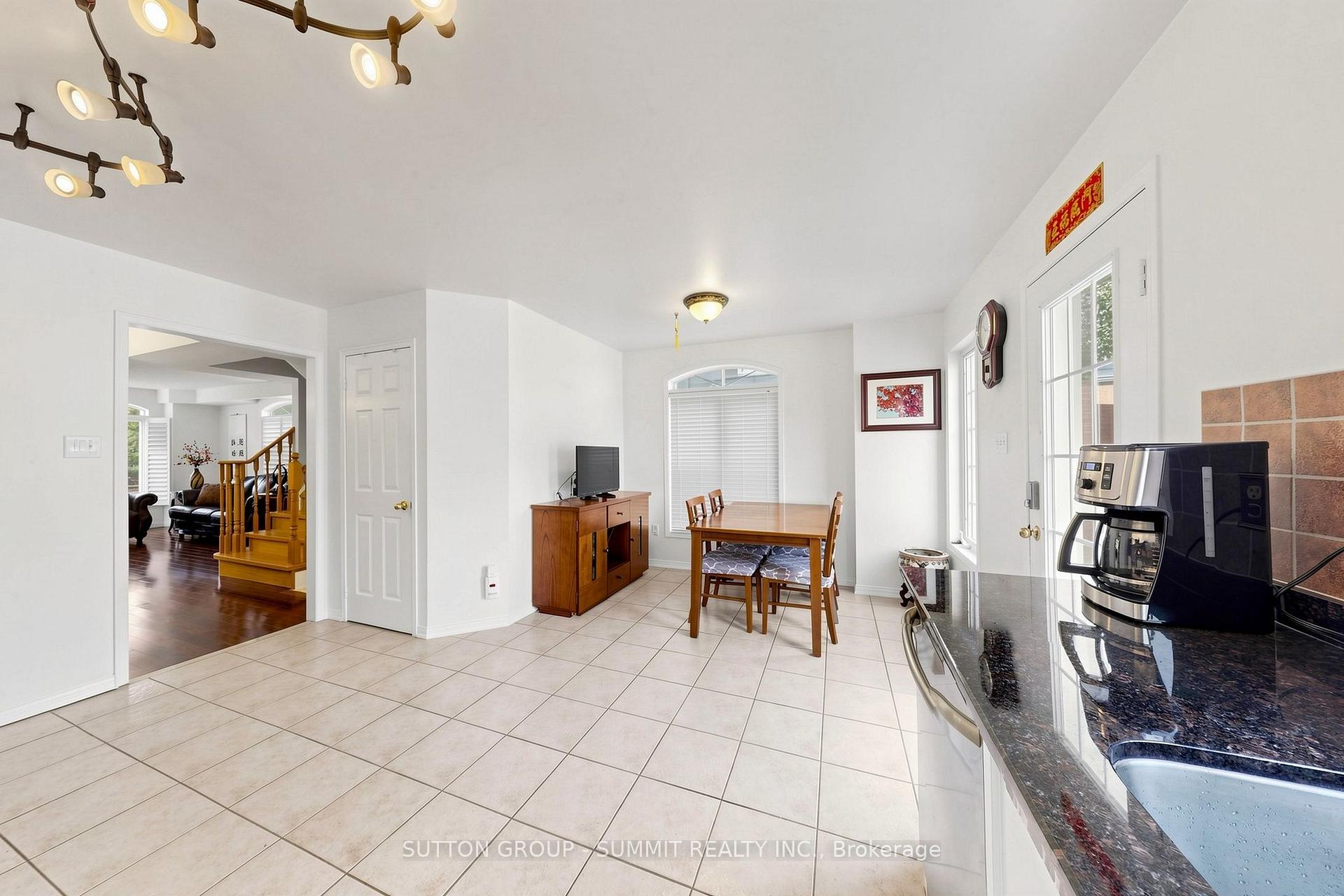 Photo 13 of 141 Gatwick Drive, Oakville, River Oaks — HOMEH