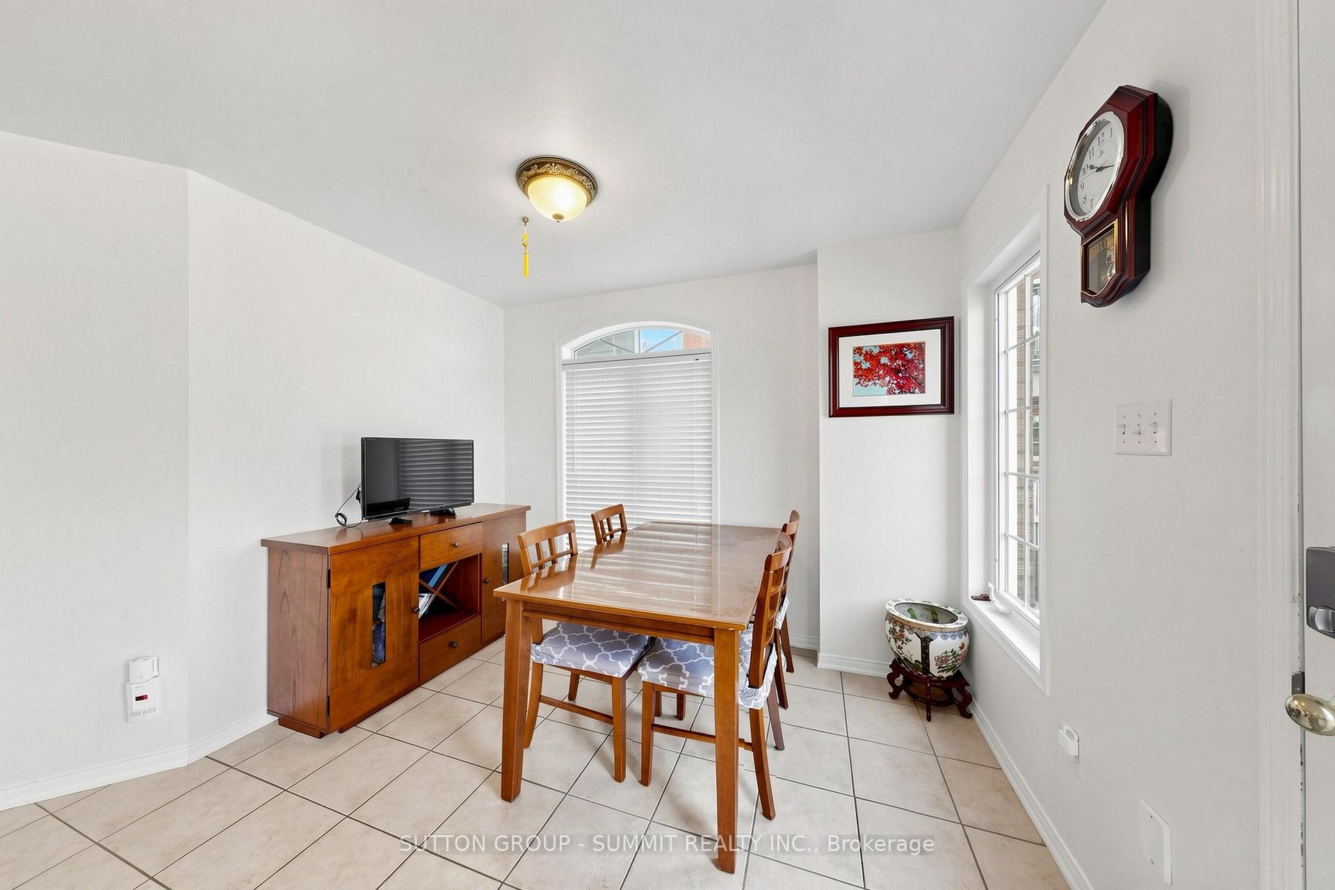 Photo 14 of 141 Gatwick Drive, Oakville, River Oaks — HOMEH