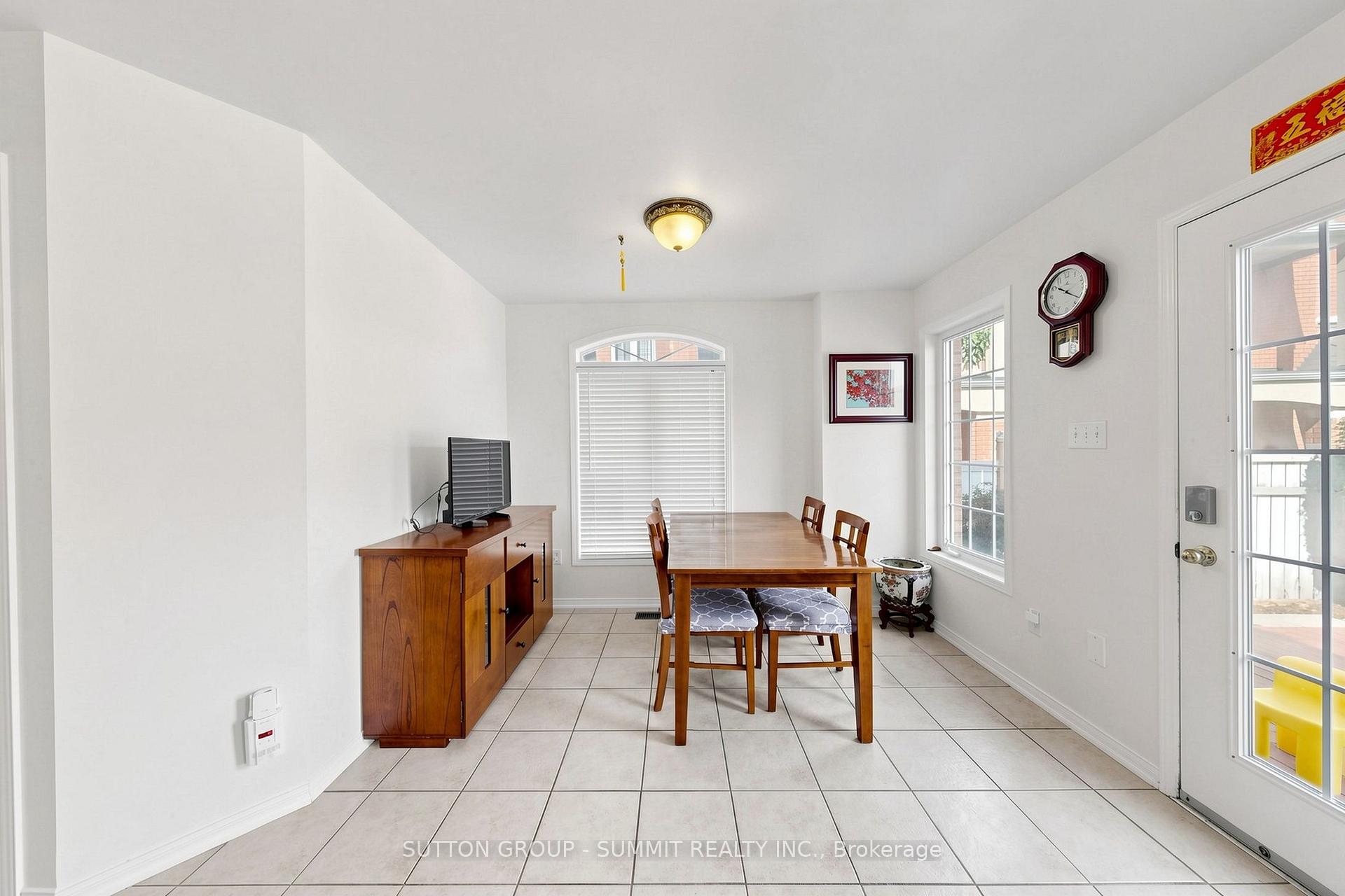 Photo 16 of 141 Gatwick Drive, Oakville, River Oaks — HOMEH