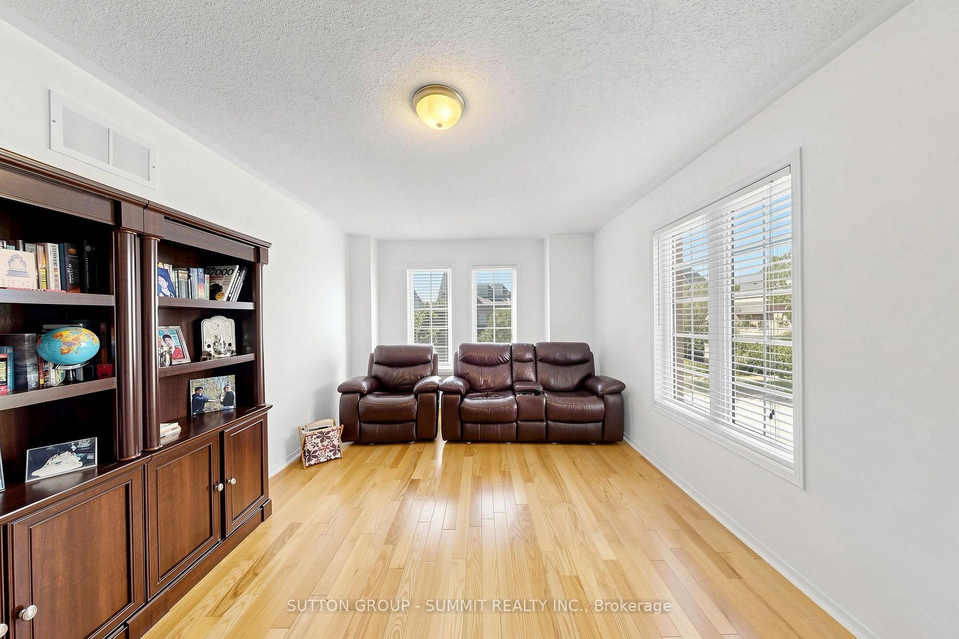 Photo 18 of 141 Gatwick Drive, Oakville, River Oaks — HOMEH