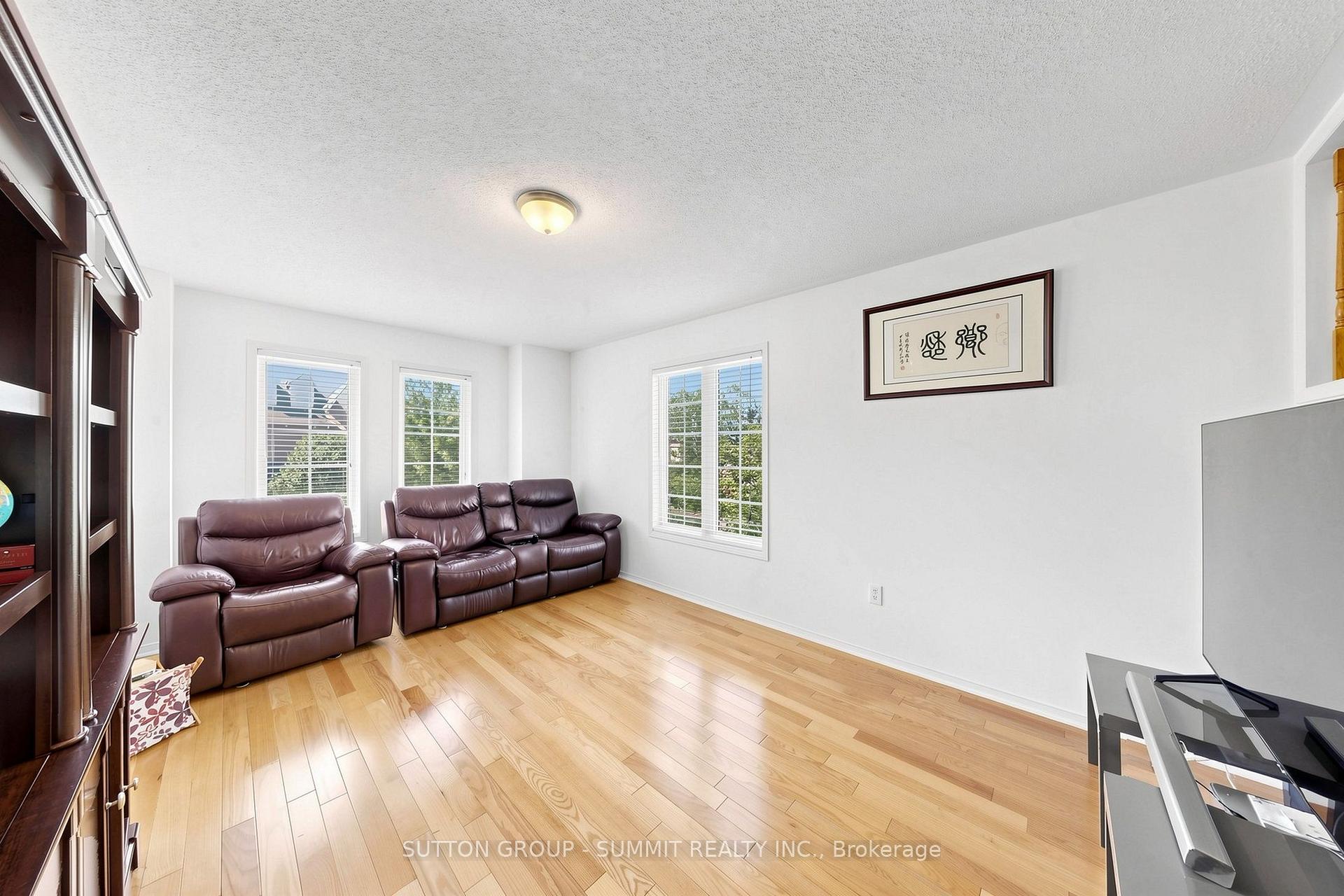 Photo 19 of 141 Gatwick Drive, Oakville, River Oaks — HOMEH