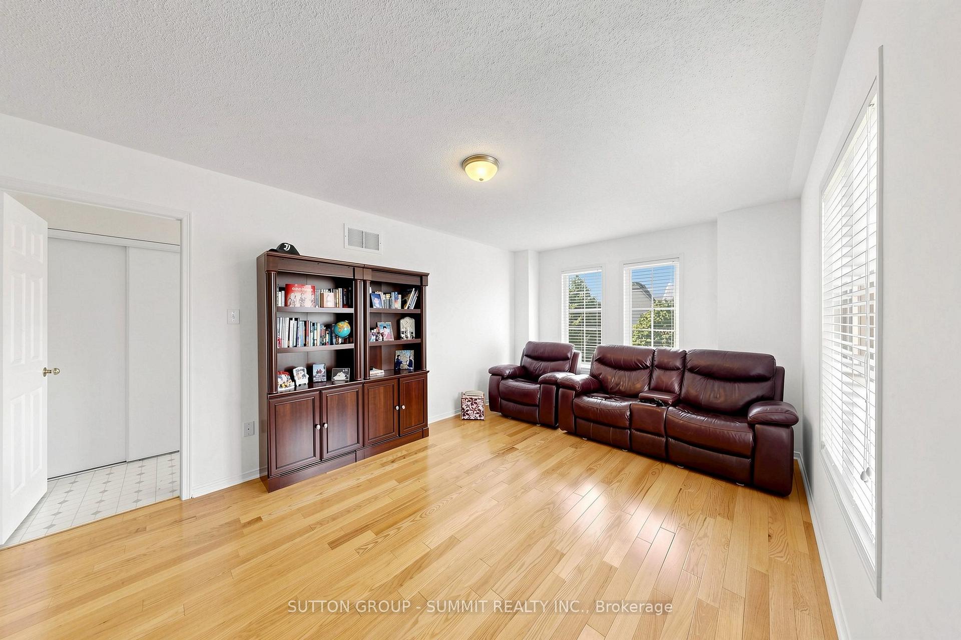 Photo 20 of 141 Gatwick Drive, Oakville, River Oaks — HOMEH