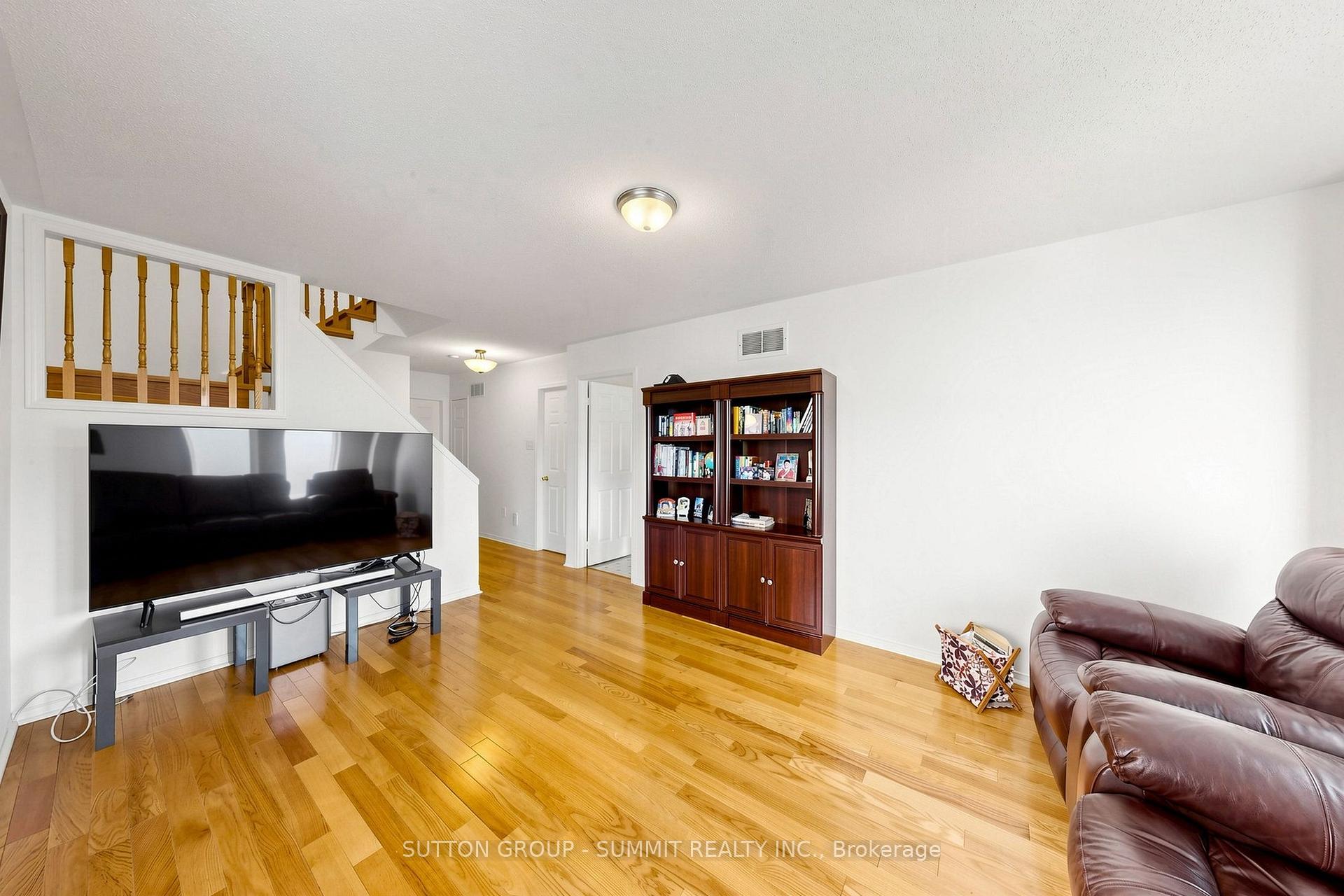Photo 21 of 141 Gatwick Drive, Oakville, River Oaks — HOMEH
