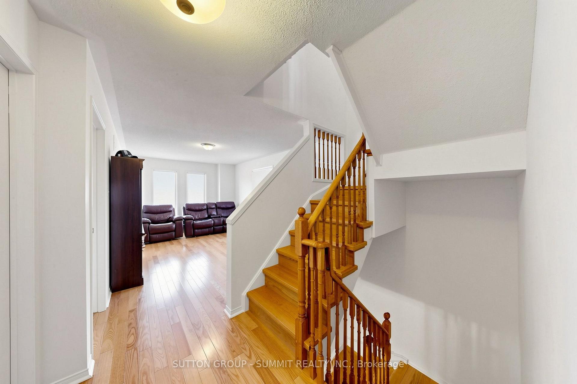 Photo 25 of 141 Gatwick Drive, Oakville, River Oaks — HOMEH