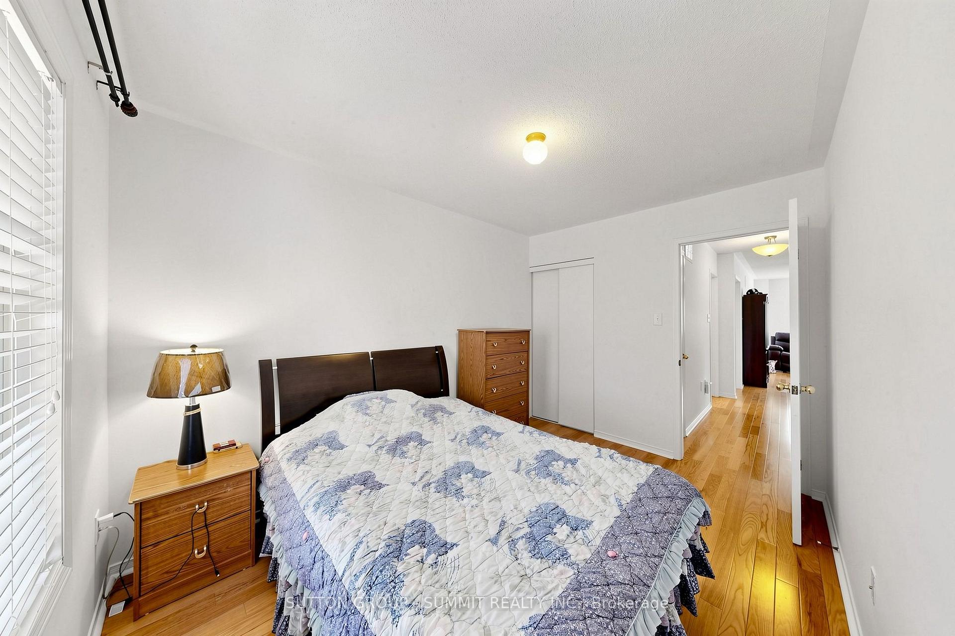 Photo 32 of 141 Gatwick Drive, Oakville, River Oaks — HOMEH