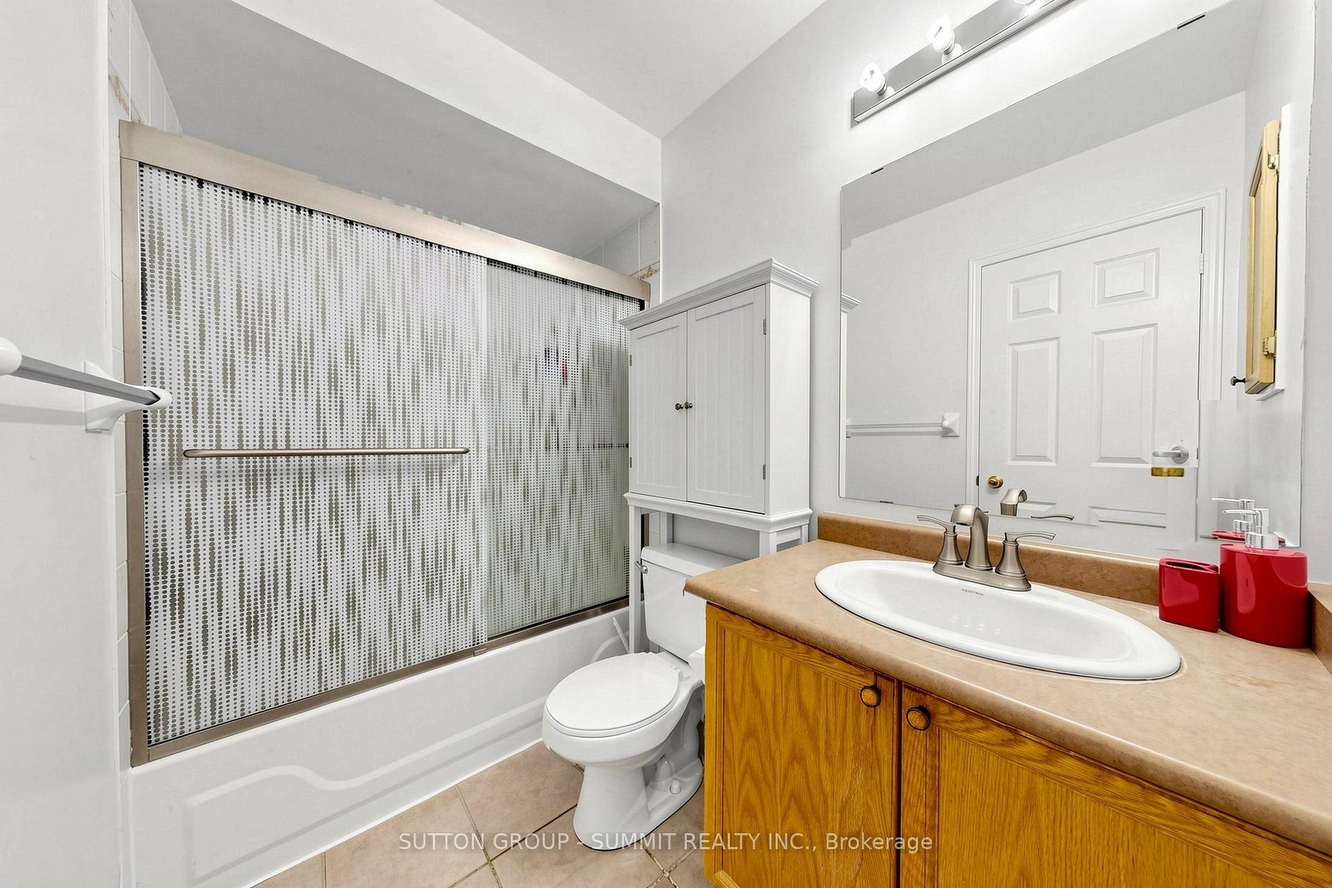Photo 33 of 141 Gatwick Drive, Oakville, River Oaks — HOMEH