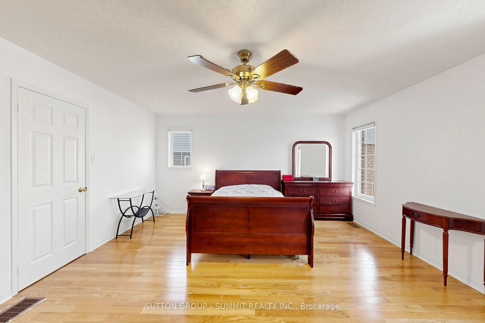 Photo 36 of 141 Gatwick Drive, Oakville, River Oaks — HOMEH