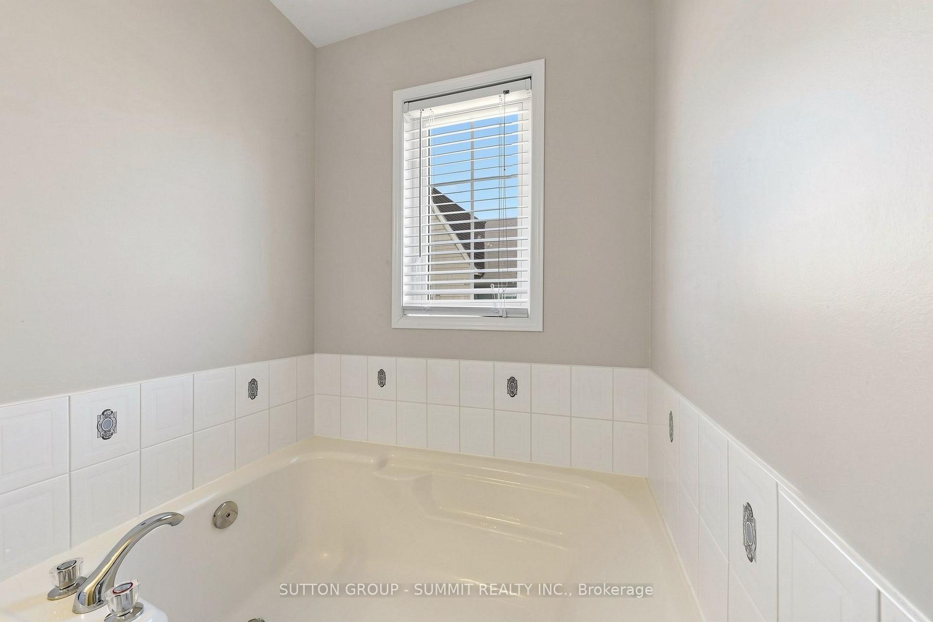 Photo 42 of 141 Gatwick Drive, Oakville, River Oaks — HOMEH