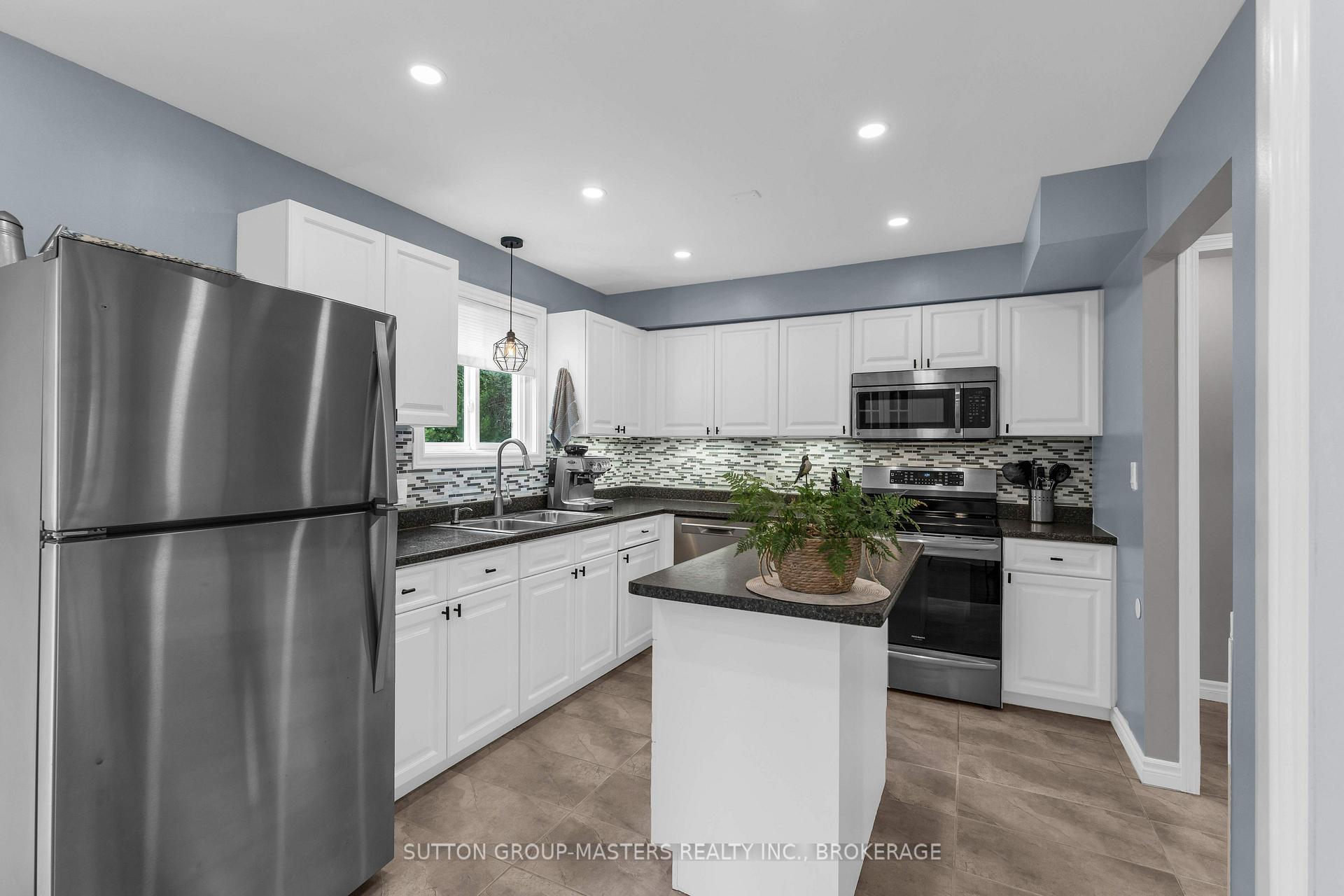 Photo 12 of 700 Cedarwood Drive, Kingston, City Northwest — HOMEH