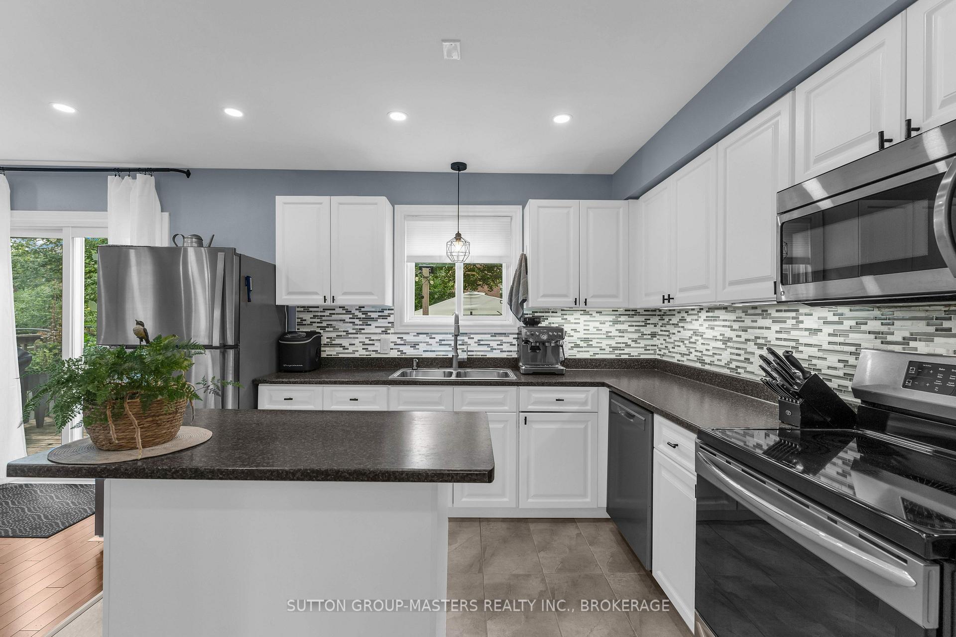 Photo 13 of 700 Cedarwood Drive, Kingston, City Northwest — HOMEH