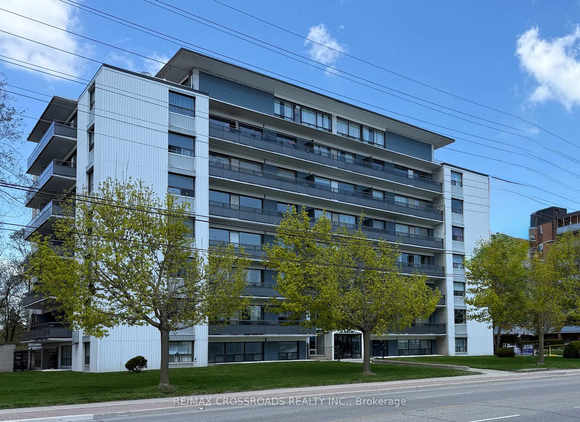 Front of Unit 804, 363 Lakeshore Road E