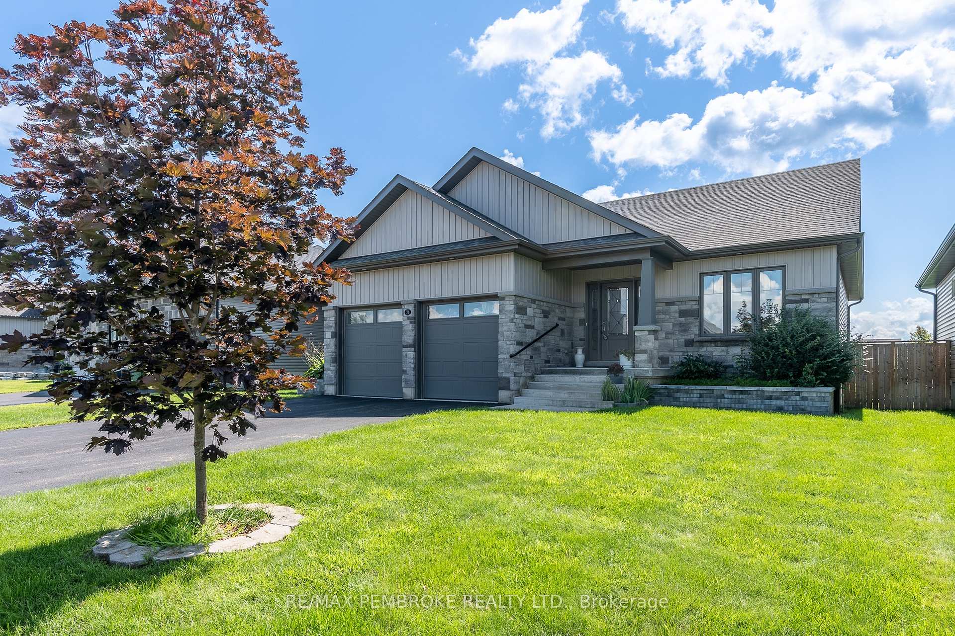 Photo 2 of 73 Noble Crescent, Petawawa, Petawawa — HOMEH