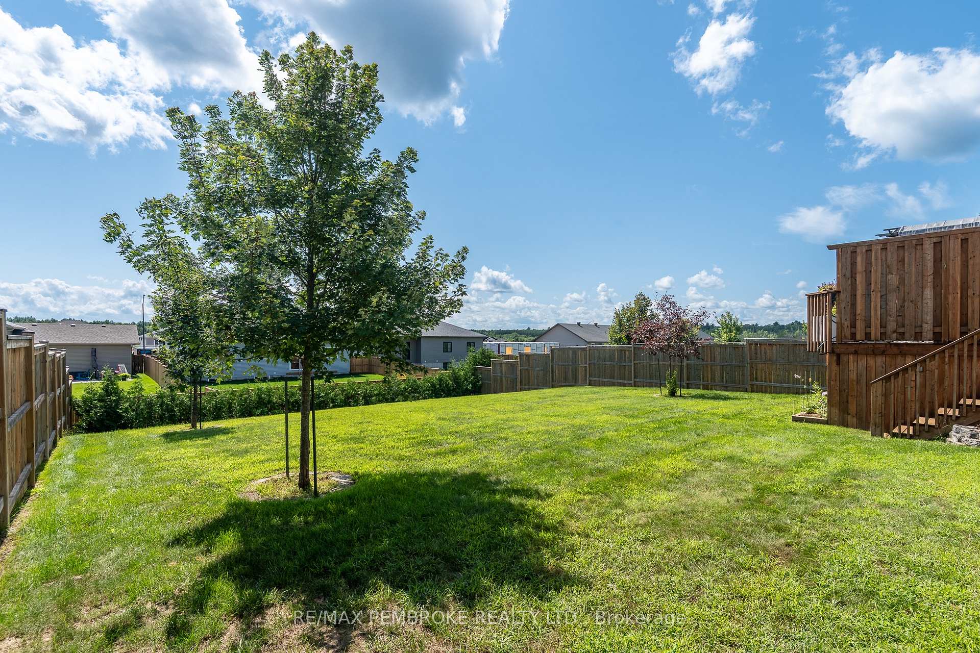 Photo 6 of 73 Noble Crescent, Petawawa, Petawawa — HOMEH