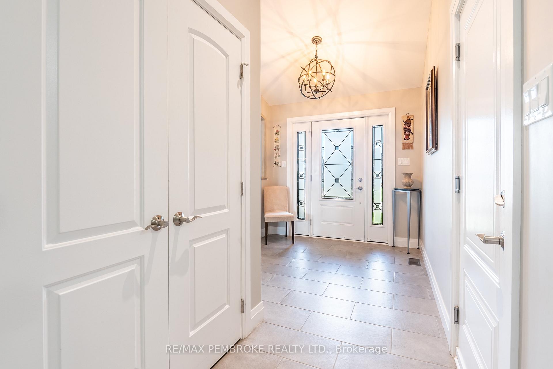 Photo 8 of 73 Noble Crescent, Petawawa, Petawawa — HOMEH