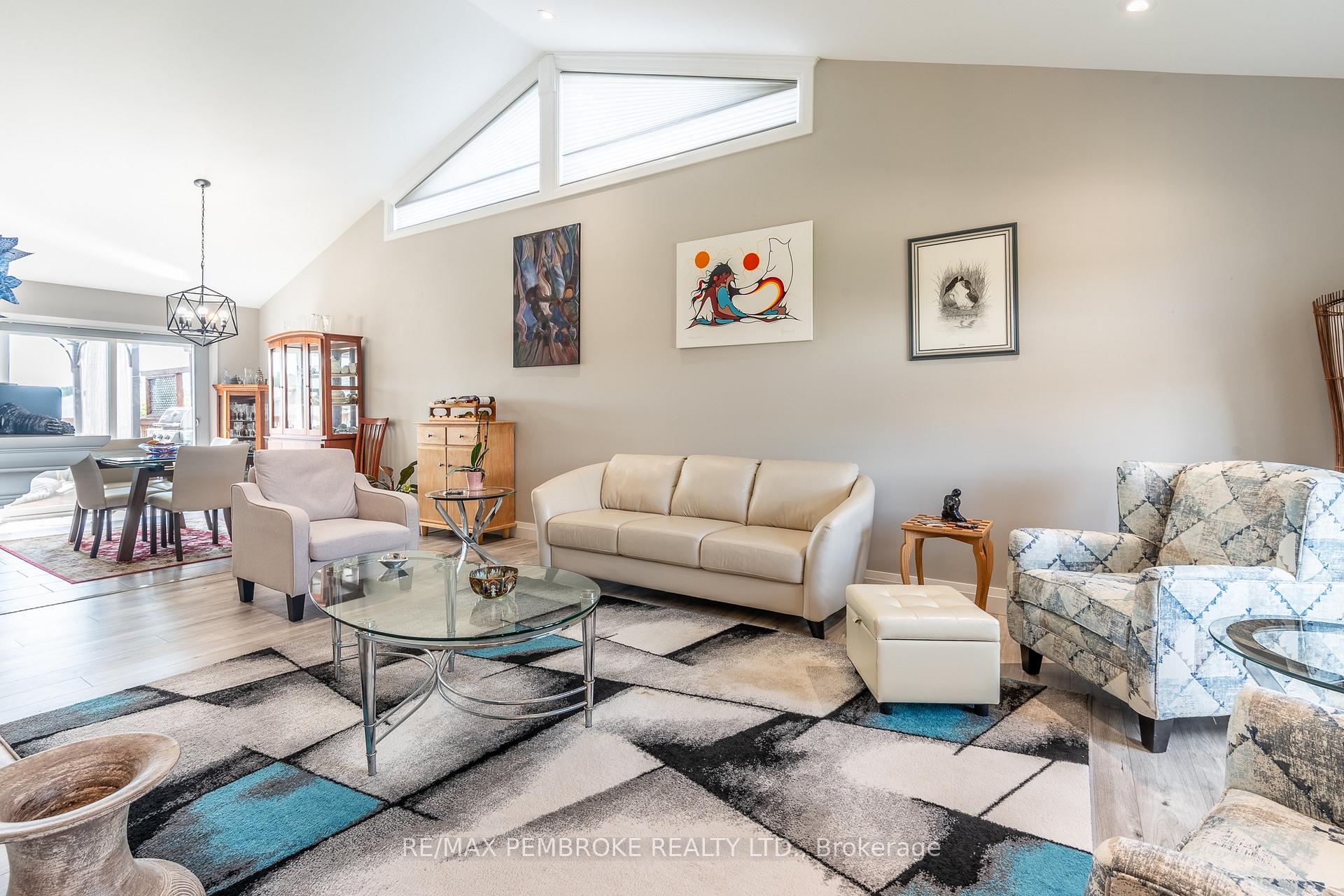 Photo 11 of 73 Noble Crescent, Petawawa, Petawawa — HOMEH