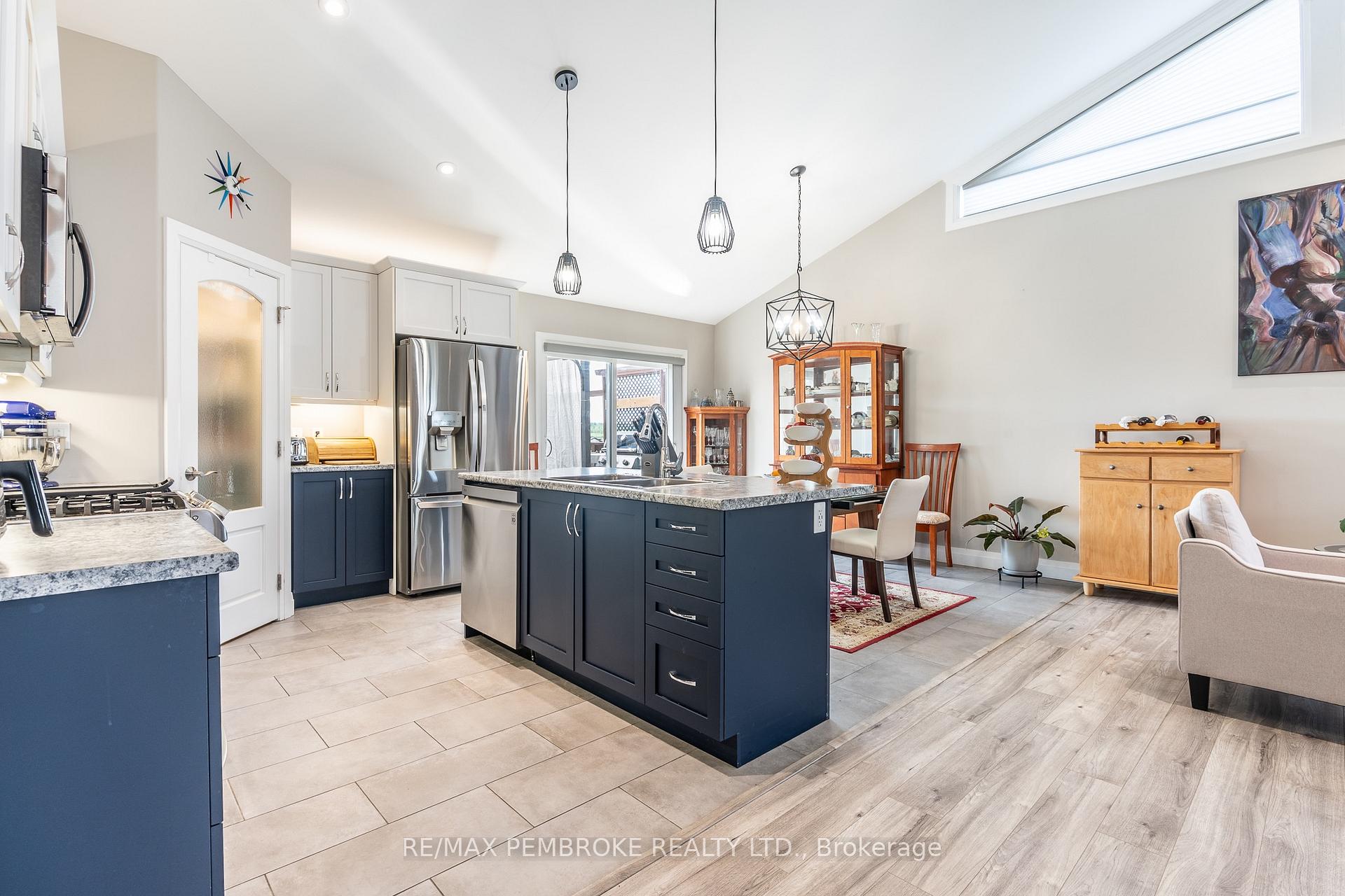 Photo 14 of 73 Noble Crescent, Petawawa, Petawawa — HOMEH