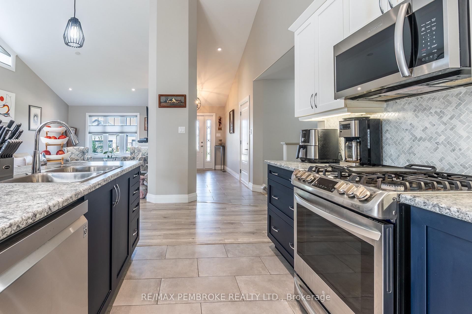 Photo 15 of 73 Noble Crescent, Petawawa, Petawawa — HOMEH