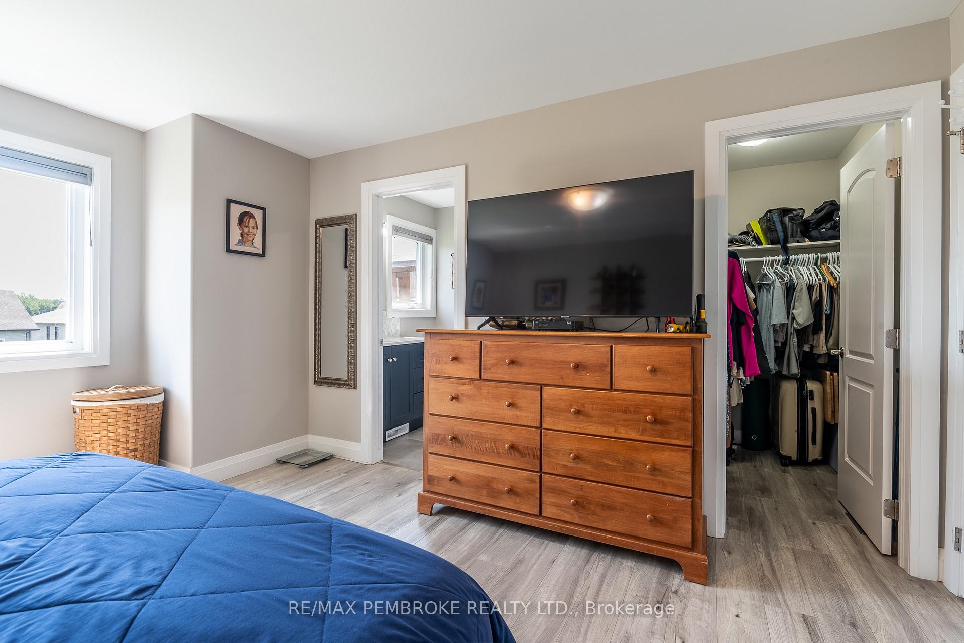 Photo 21 of 73 Noble Crescent, Petawawa, Petawawa — HOMEH