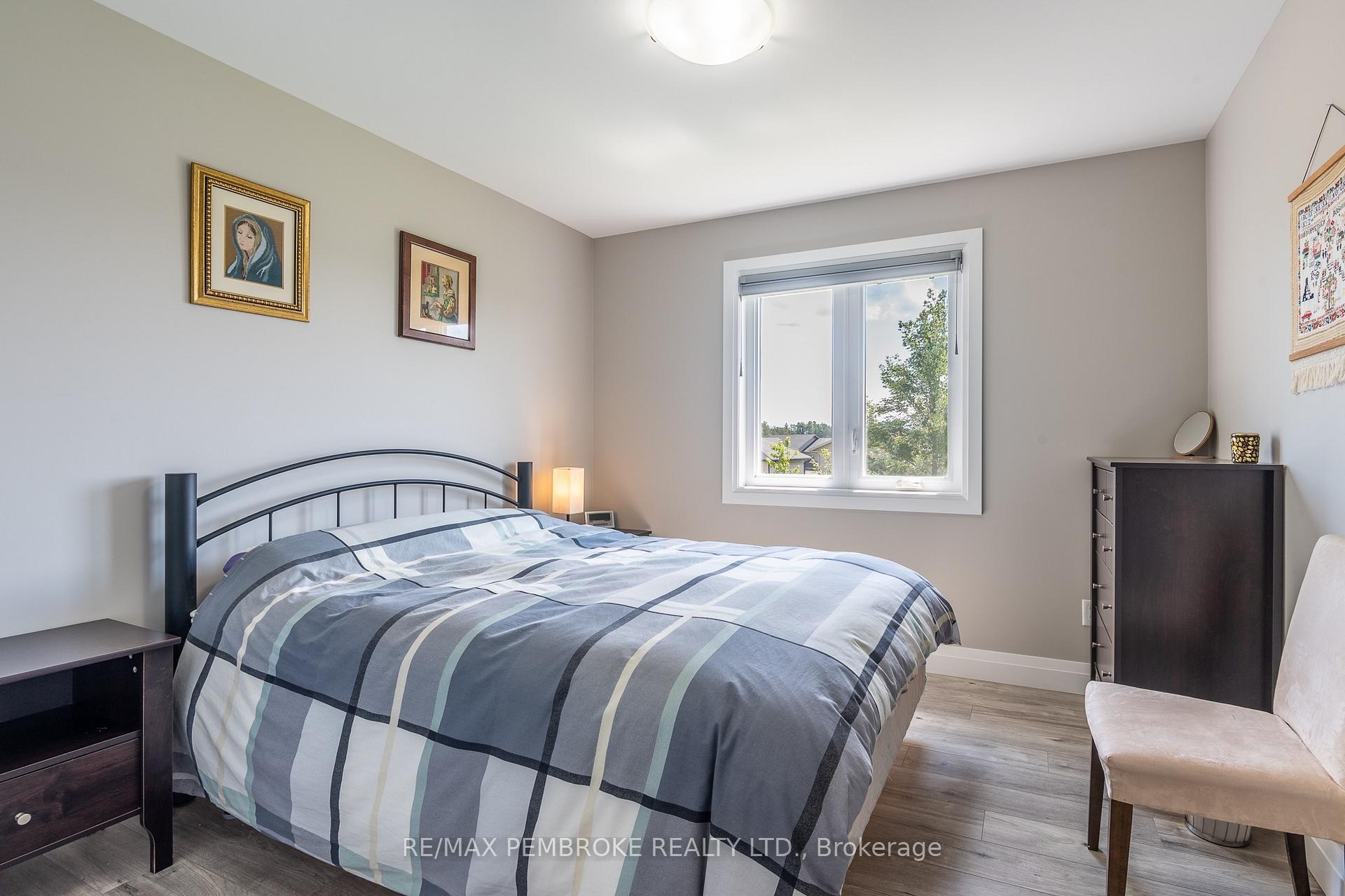 Photo 25 of 73 Noble Crescent, Petawawa, Petawawa — HOMEH