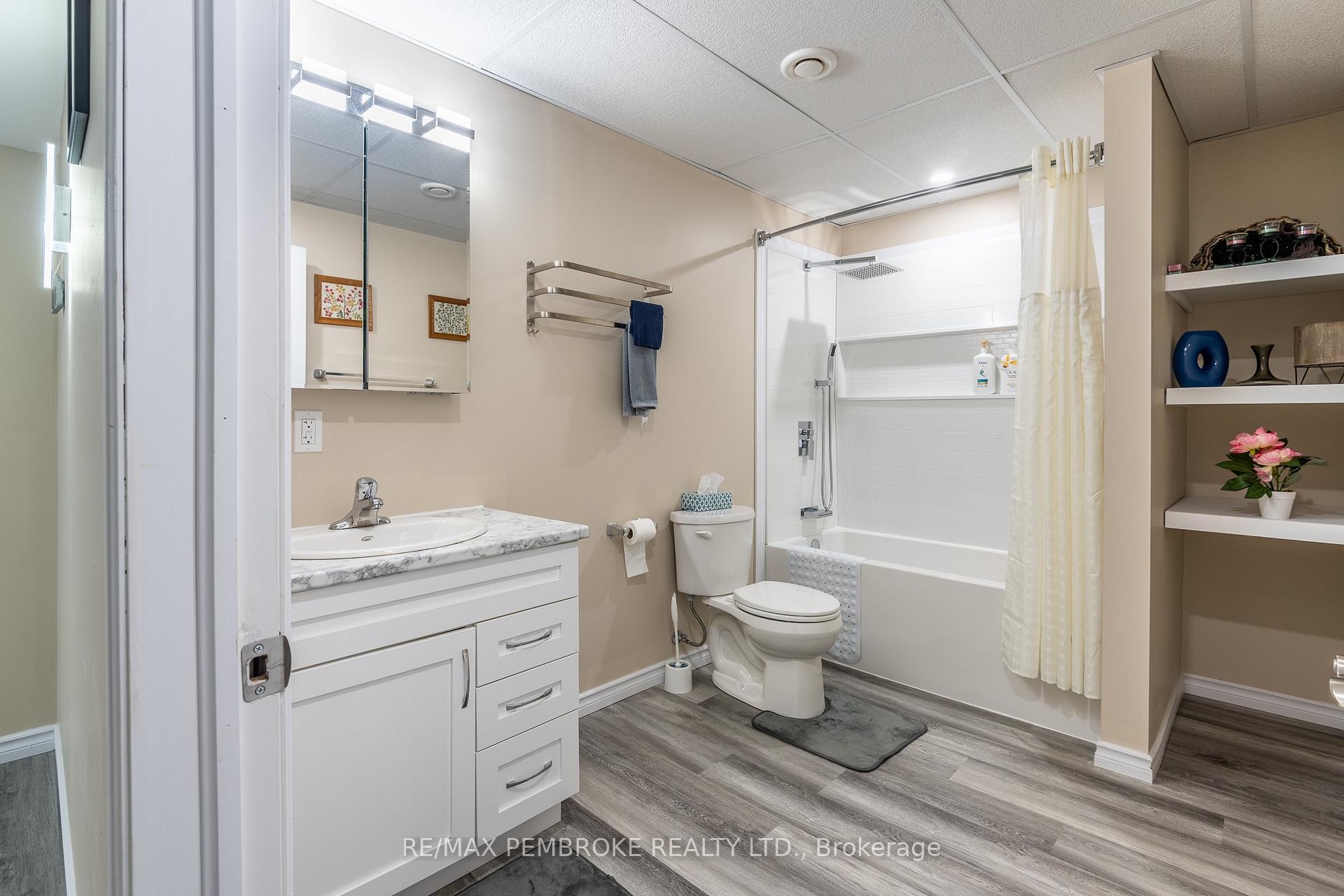 Photo 35 of 73 Noble Crescent, Petawawa, Petawawa — HOMEH