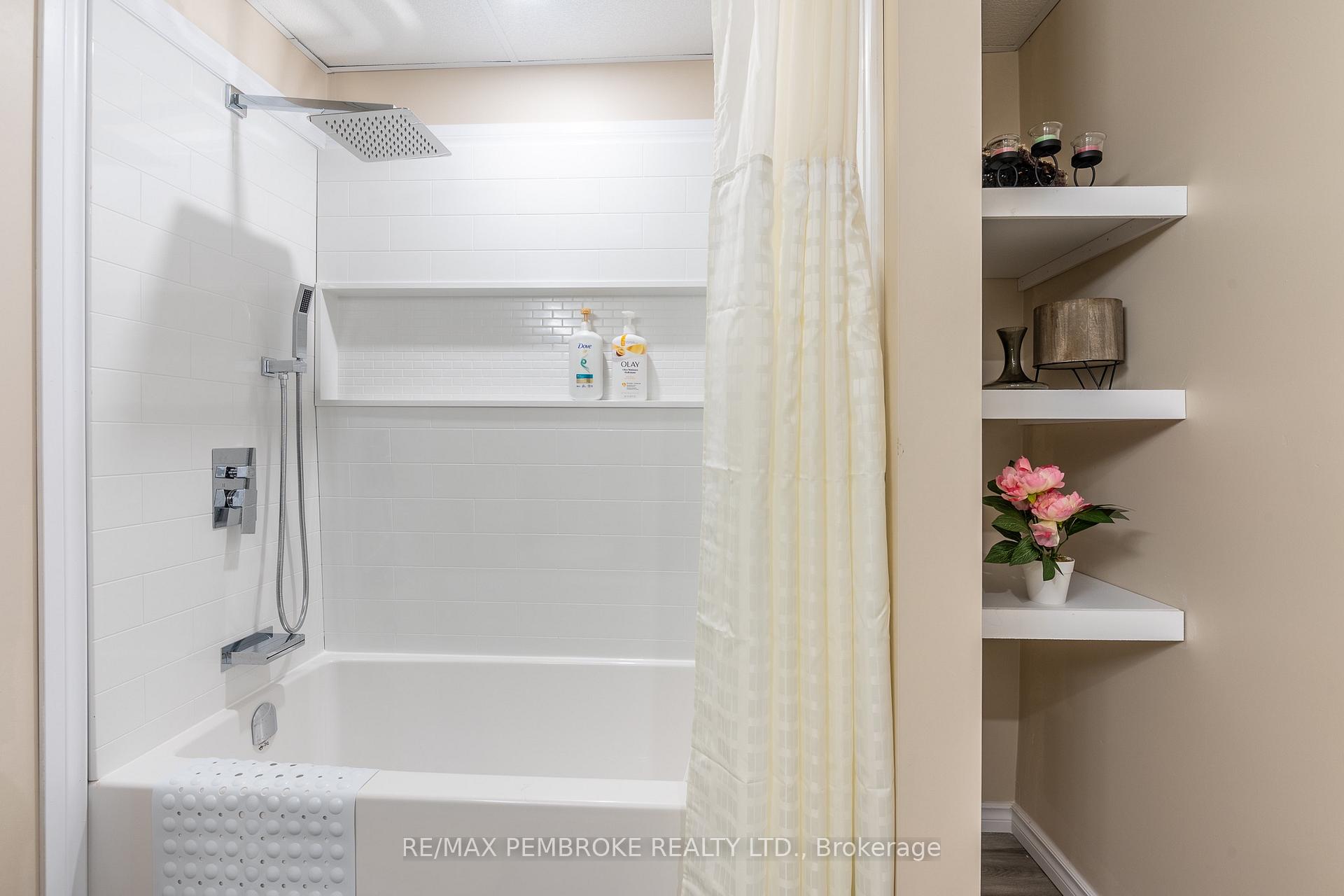 Photo 36 of 73 Noble Crescent, Petawawa, Petawawa — HOMEH