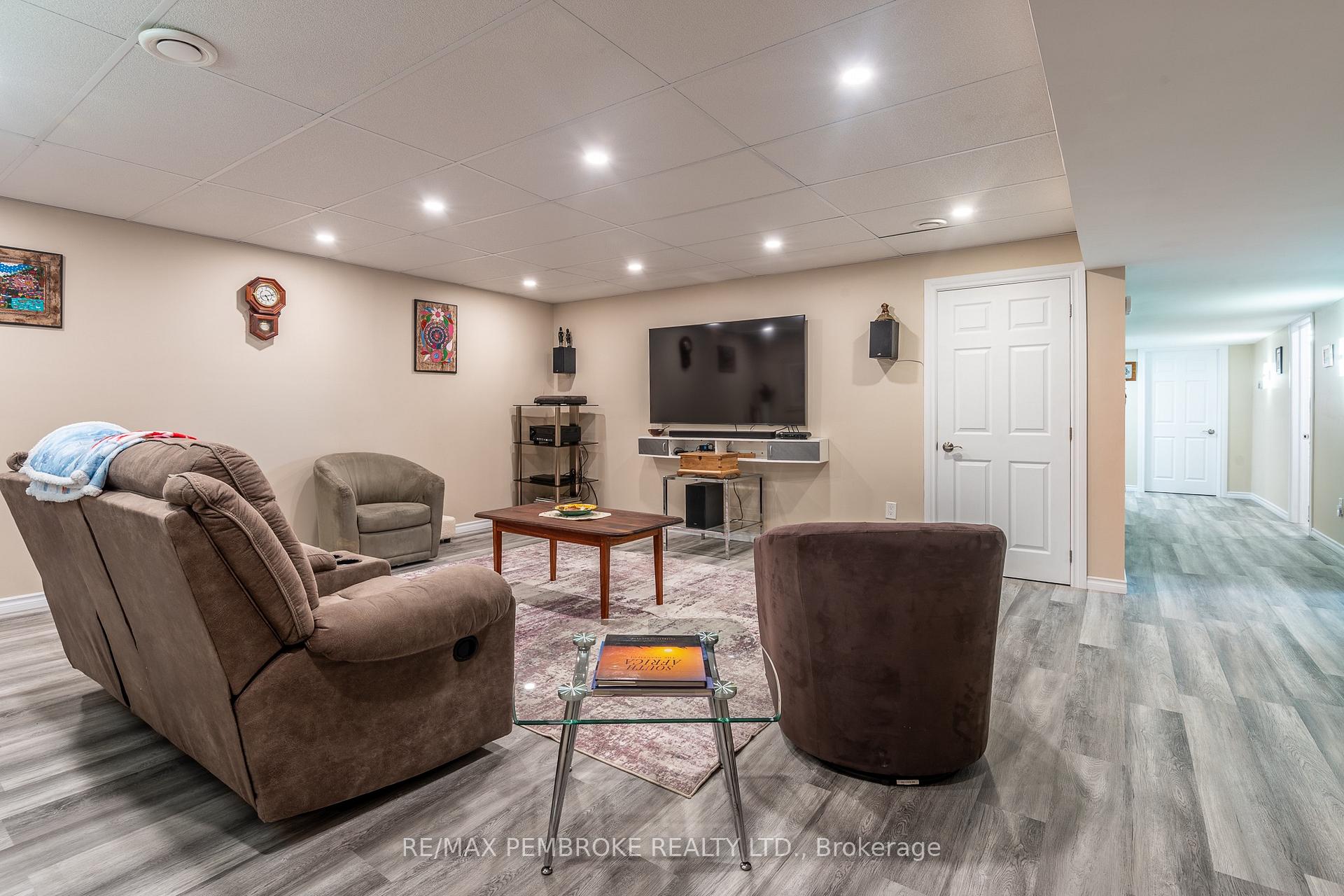 Photo 37 of 73 Noble Crescent, Petawawa, Petawawa — HOMEH