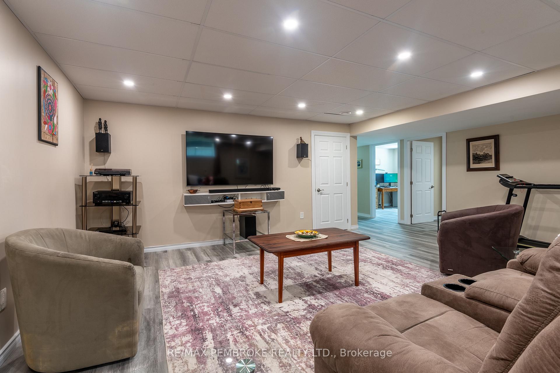Photo 38 of 73 Noble Crescent, Petawawa, Petawawa — HOMEH