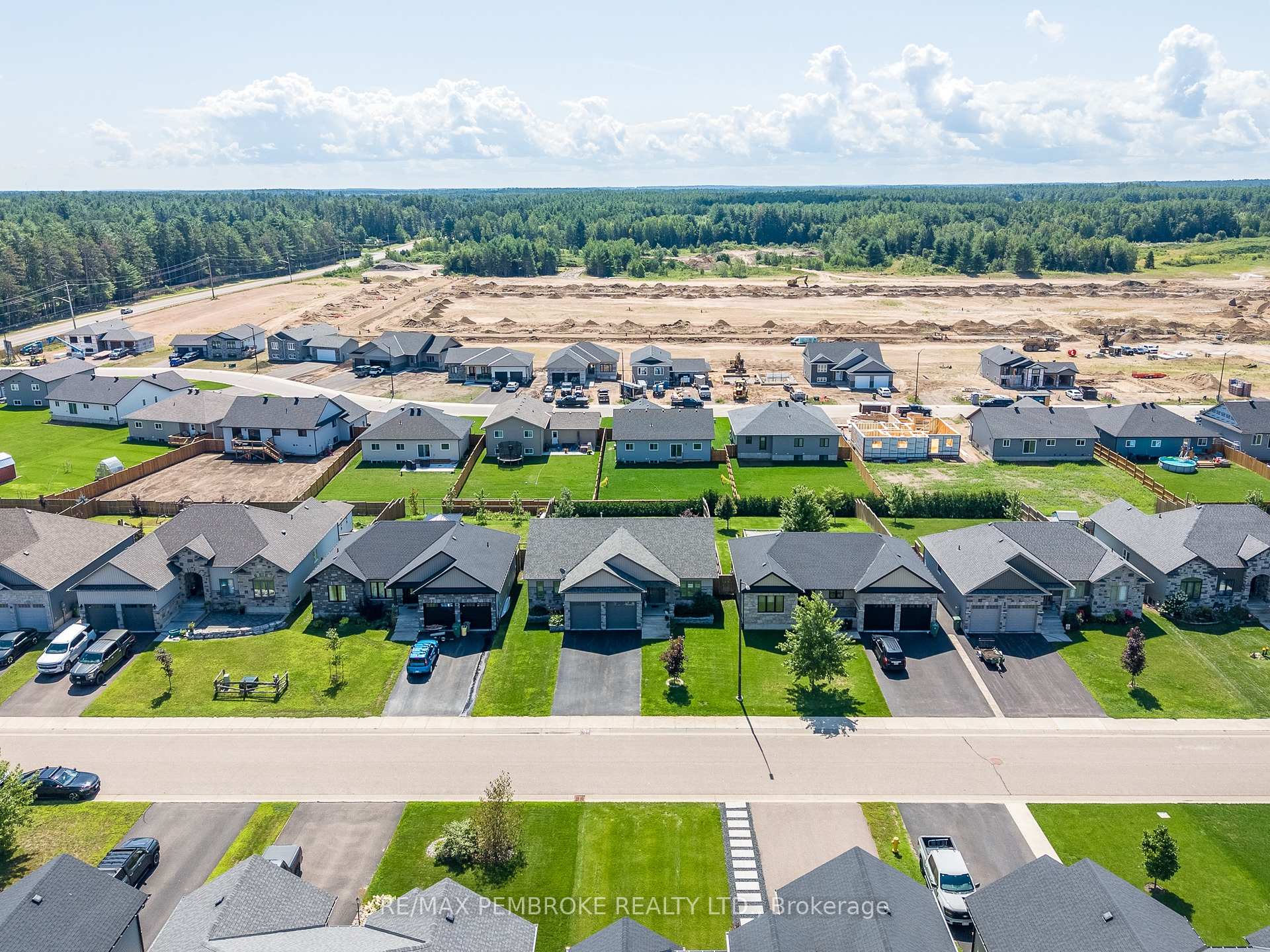 Photo 43 of 73 Noble Crescent, Petawawa, Petawawa — HOMEH