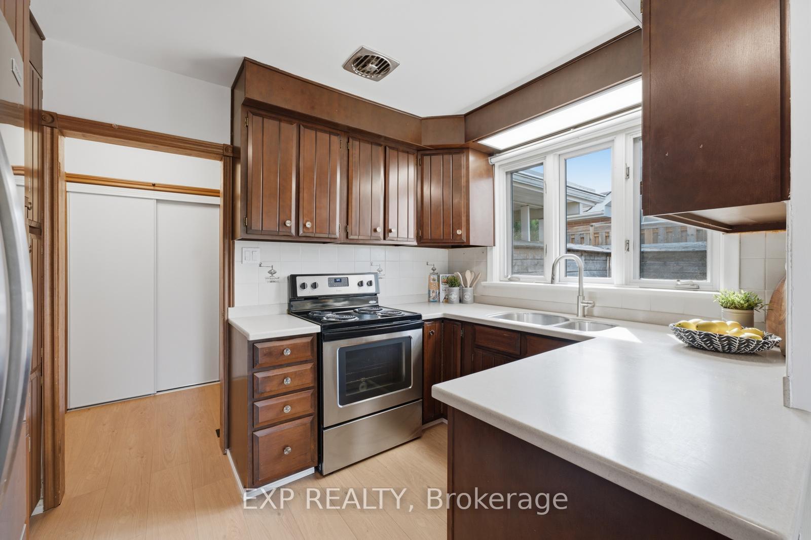 Photo 12 of 57 Riverhead Drive, Etobicoke, Rexdale-Kipling — HOMEH
