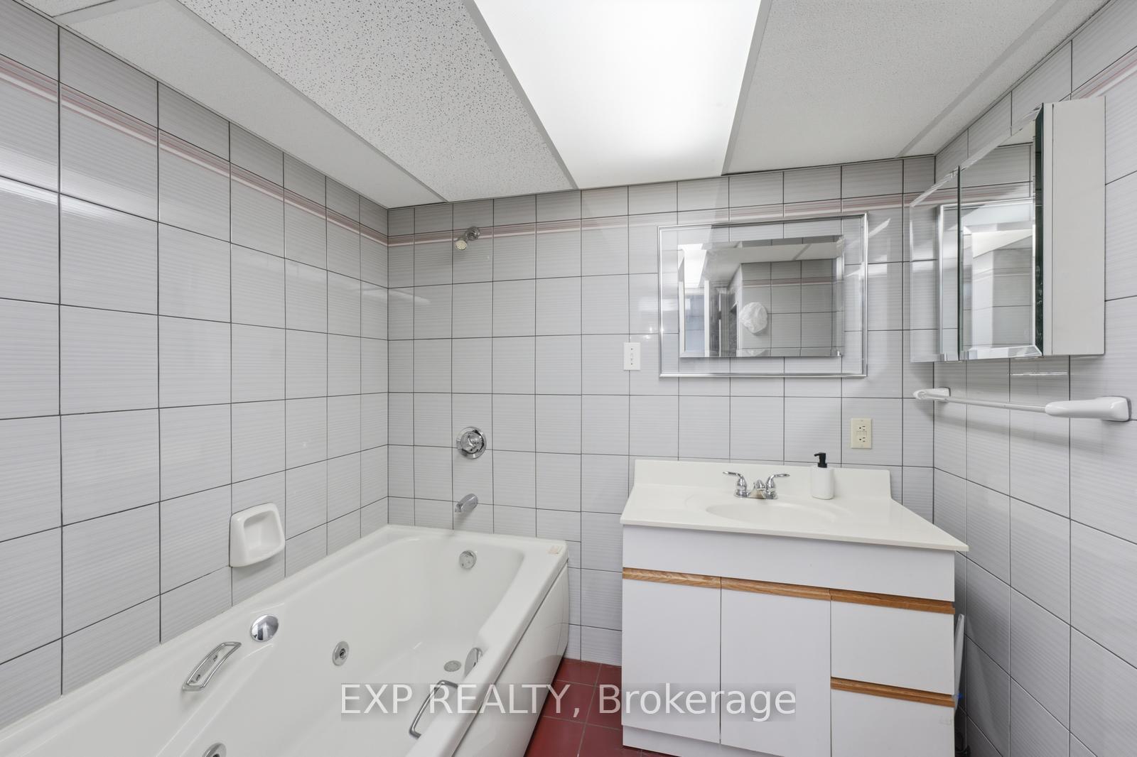 Photo 24 of 57 Riverhead Drive, Etobicoke, Rexdale-Kipling — HOMEH