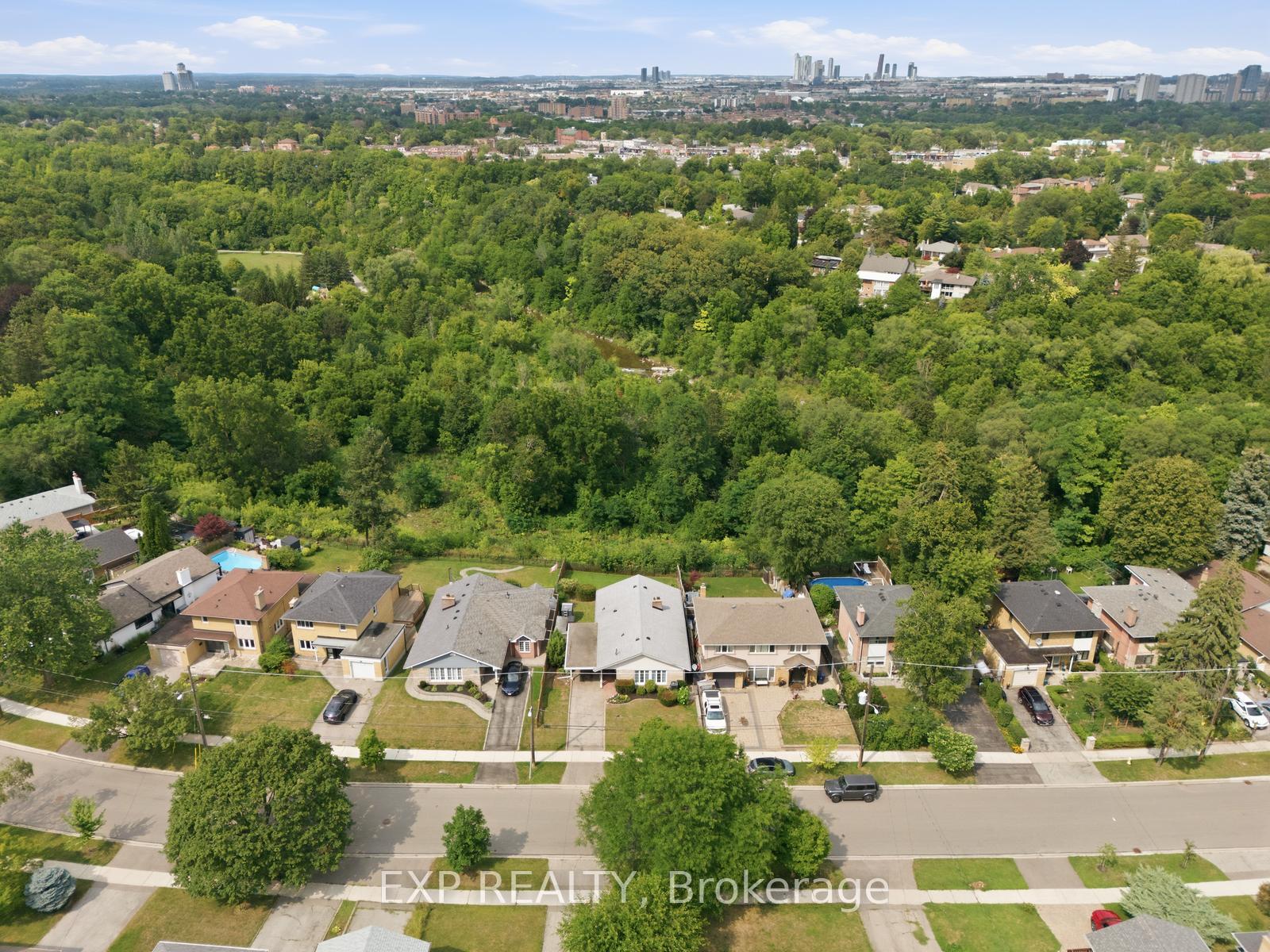 Photo 33 of 57 Riverhead Drive, Etobicoke, Rexdale-Kipling — HOMEH
