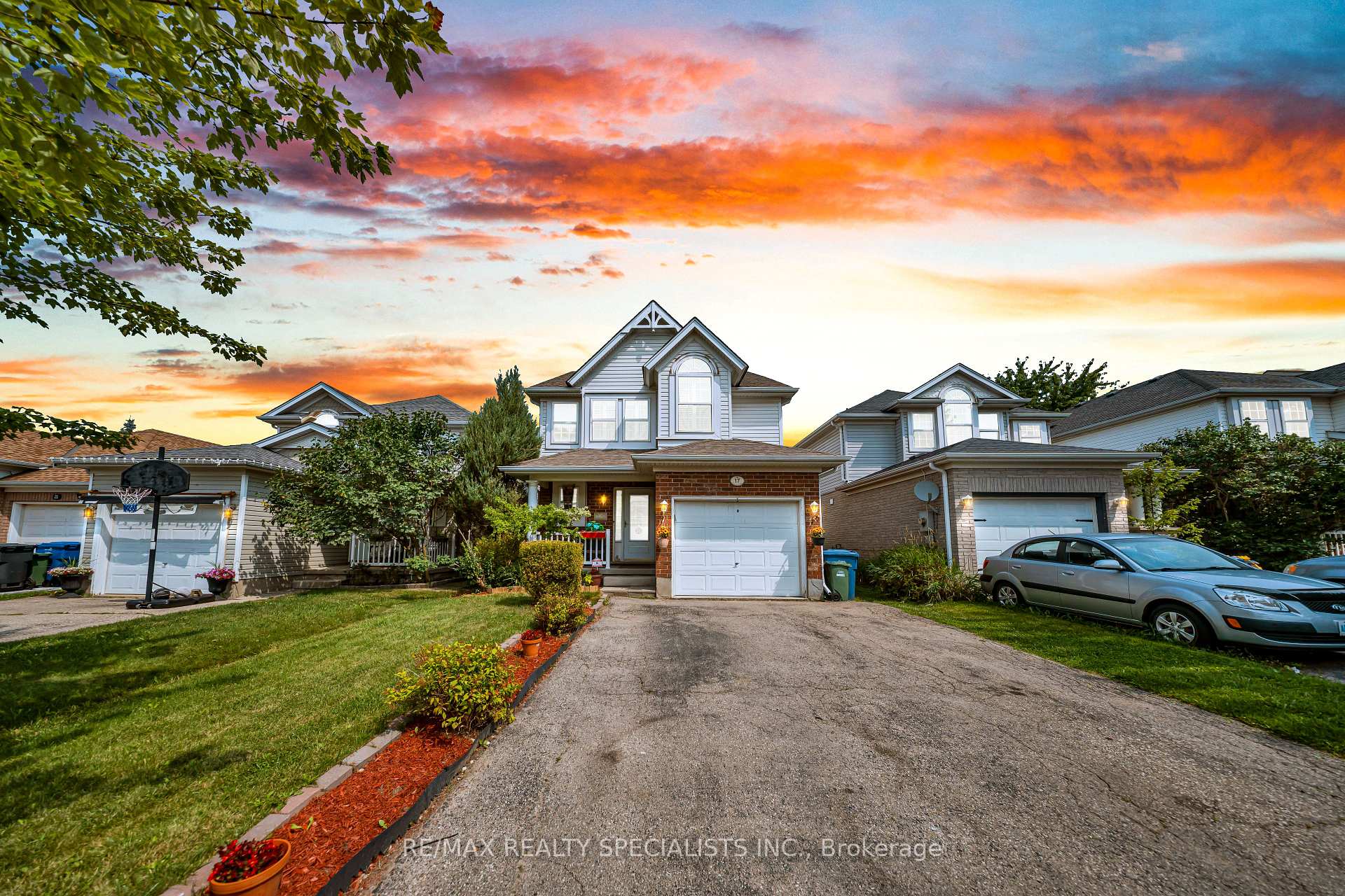 Photo 1 of 17 Buckthorn Crescent W, Guelph, Grange Road — HOMEH